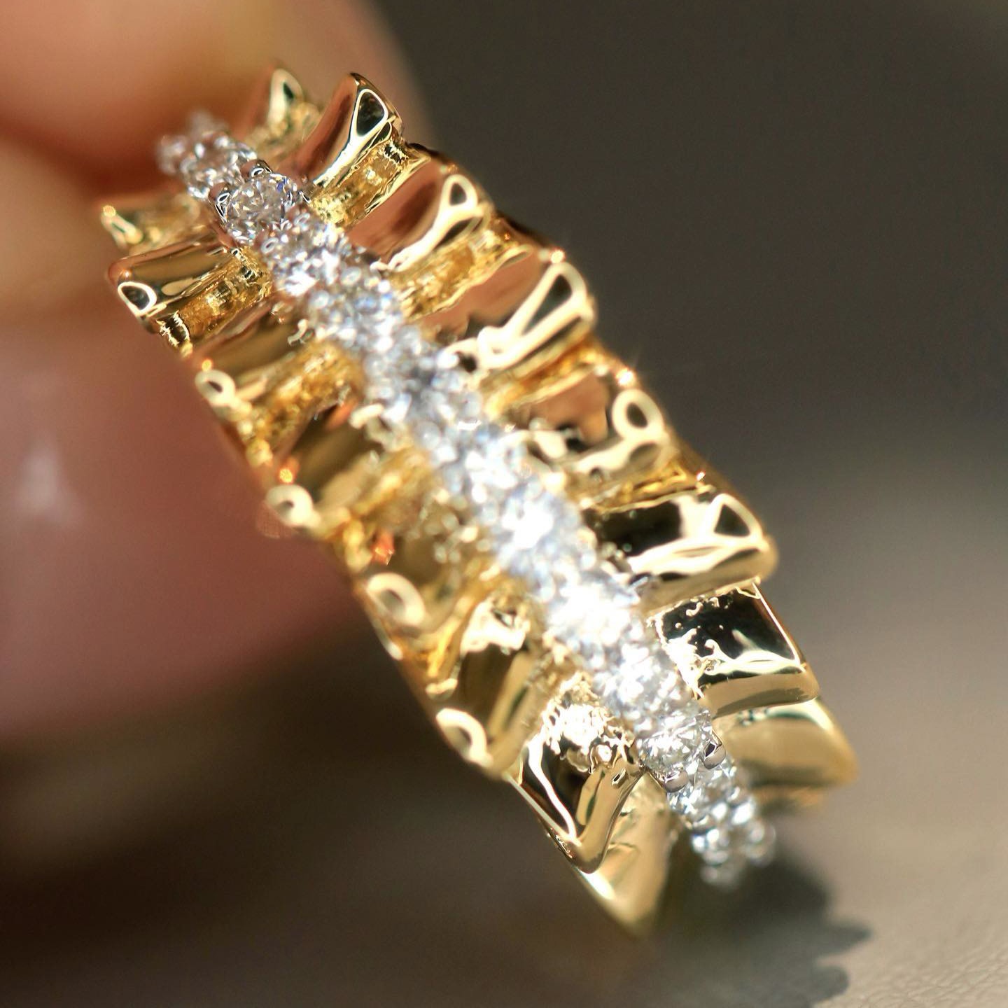 18K天然鑽石-百褶時尚戒指