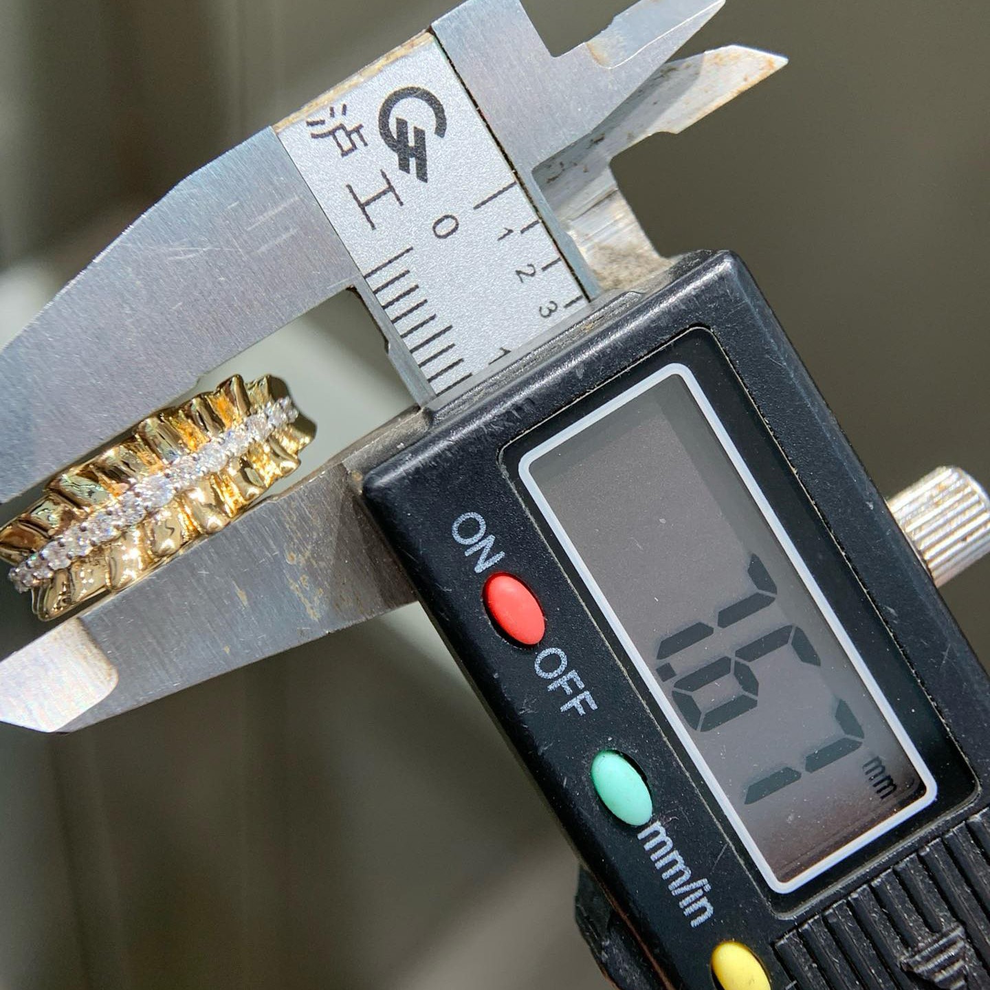 18K天然鑽石-百褶時尚戒指