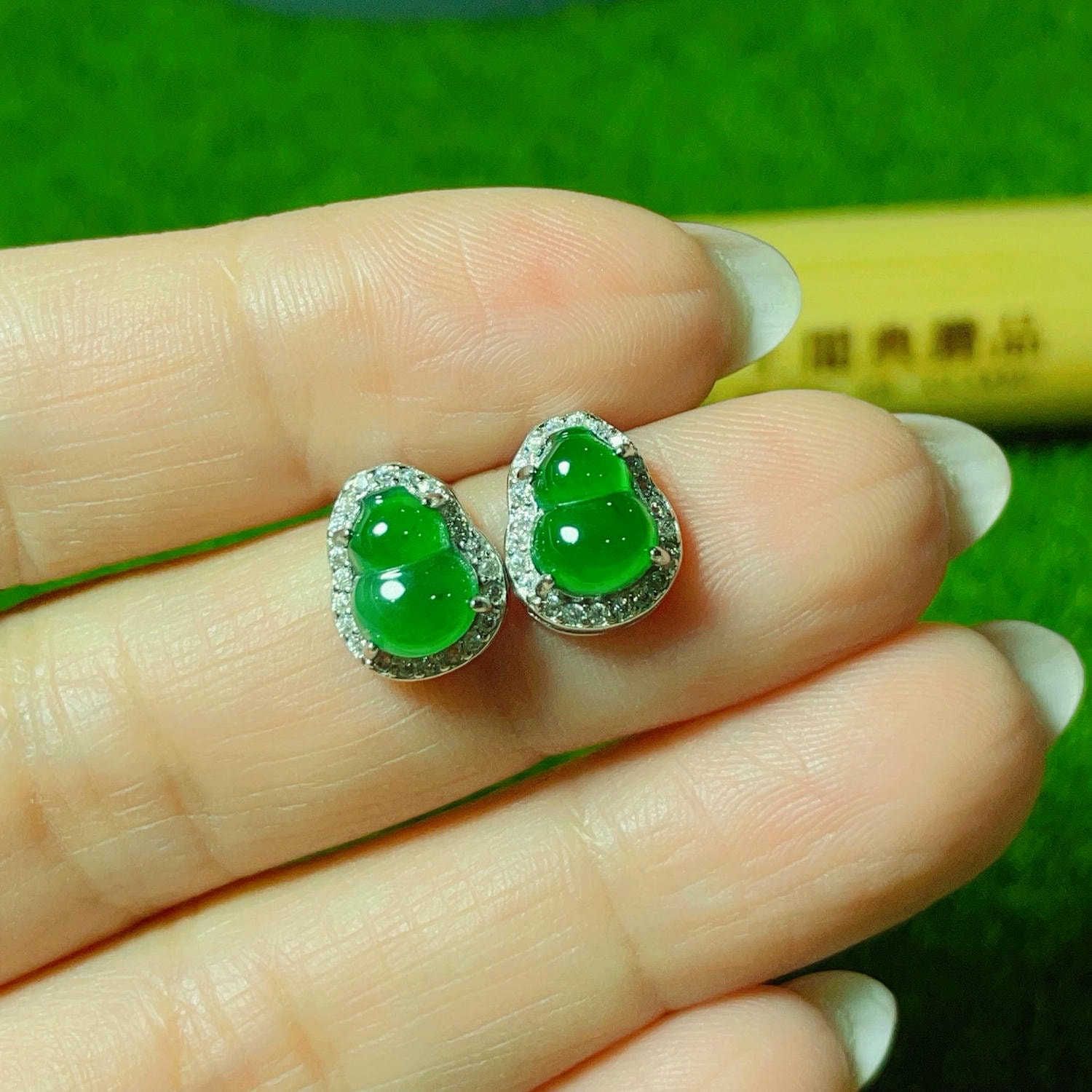 天然翡翠-A貨翡翠放光葫蘆耳環