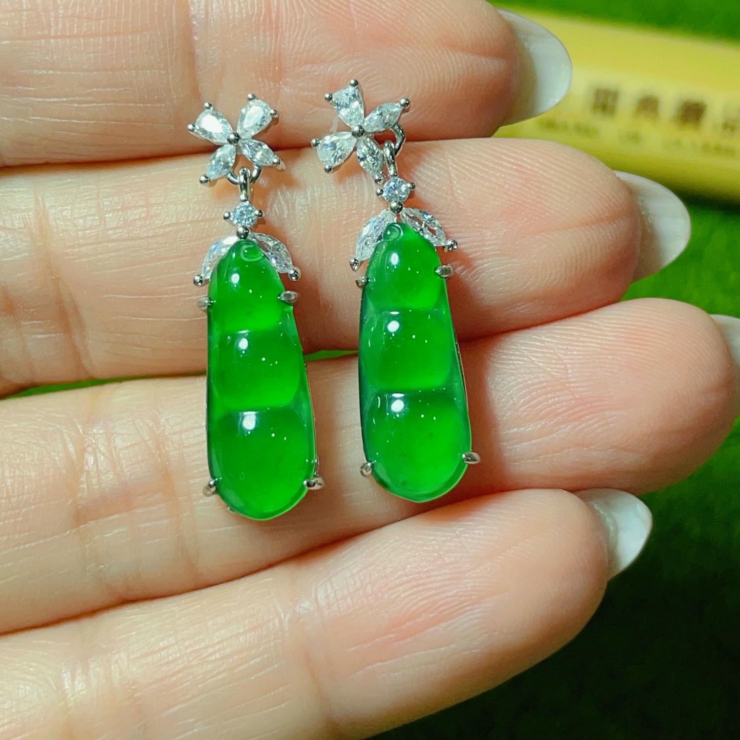 天然翡翠-A貨翡翠放光大福豆耳環