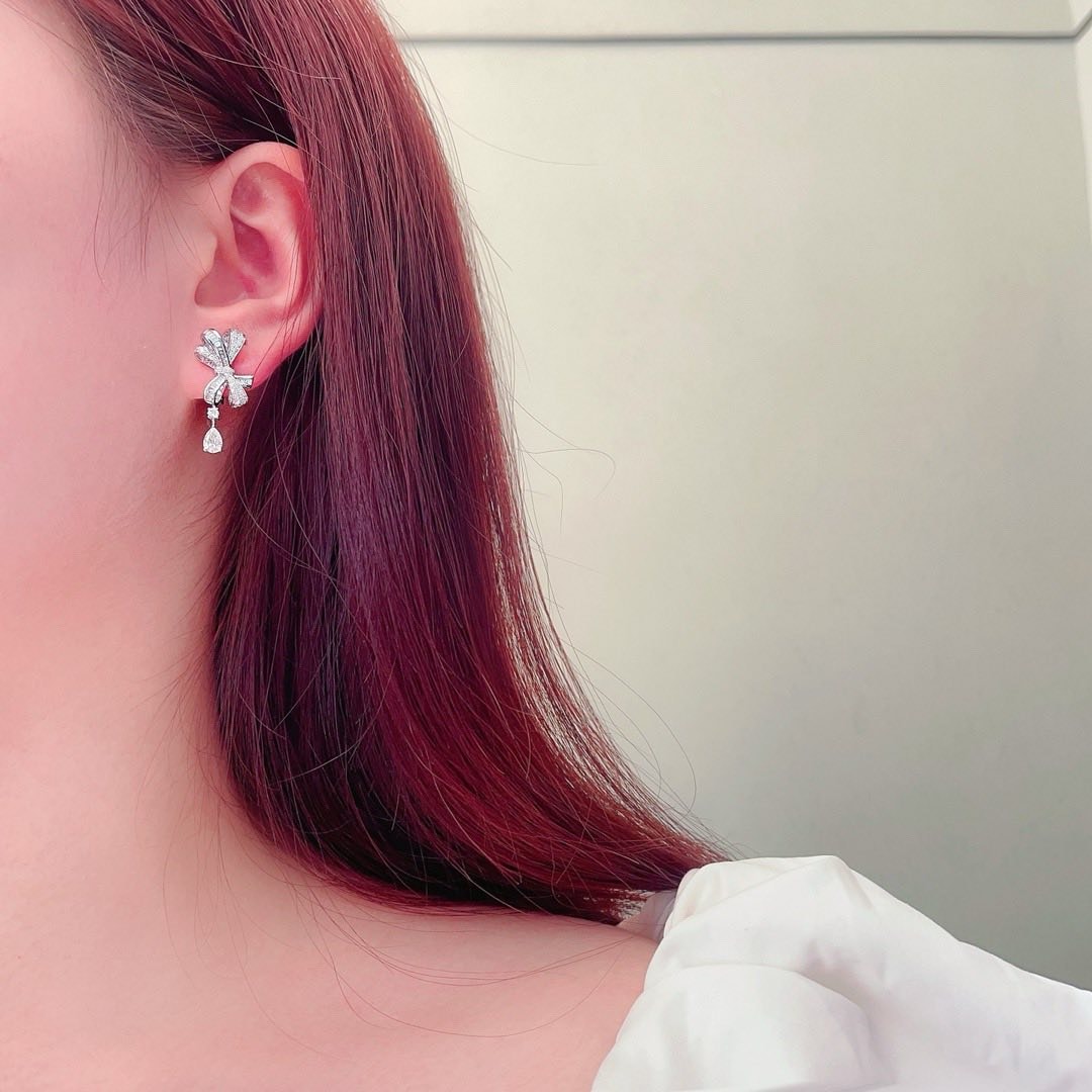 18K天然鑽石-蝴蝶垂墜搖曳耳環