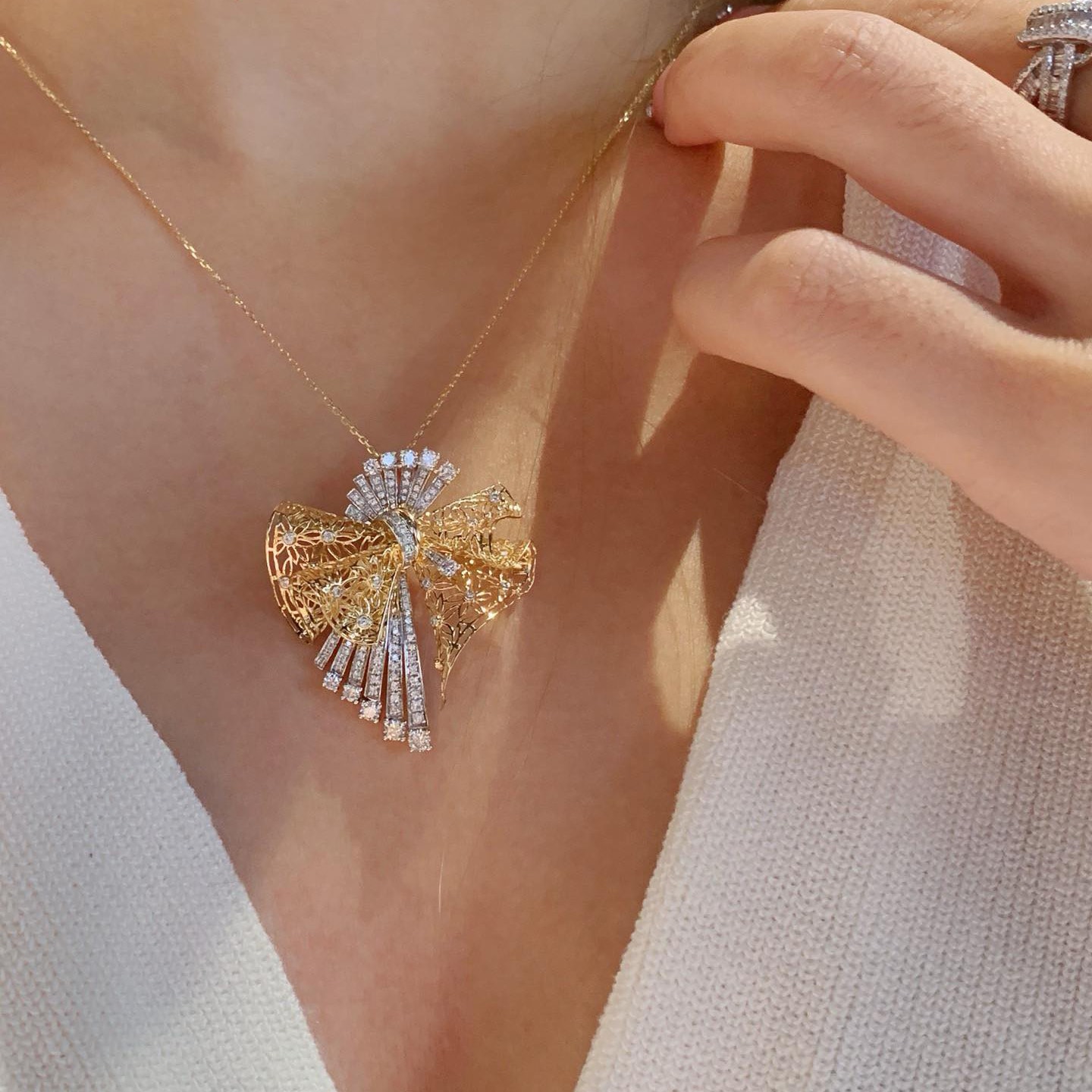 18K天然鑽石-分色工藝胸針墜飾兩用款