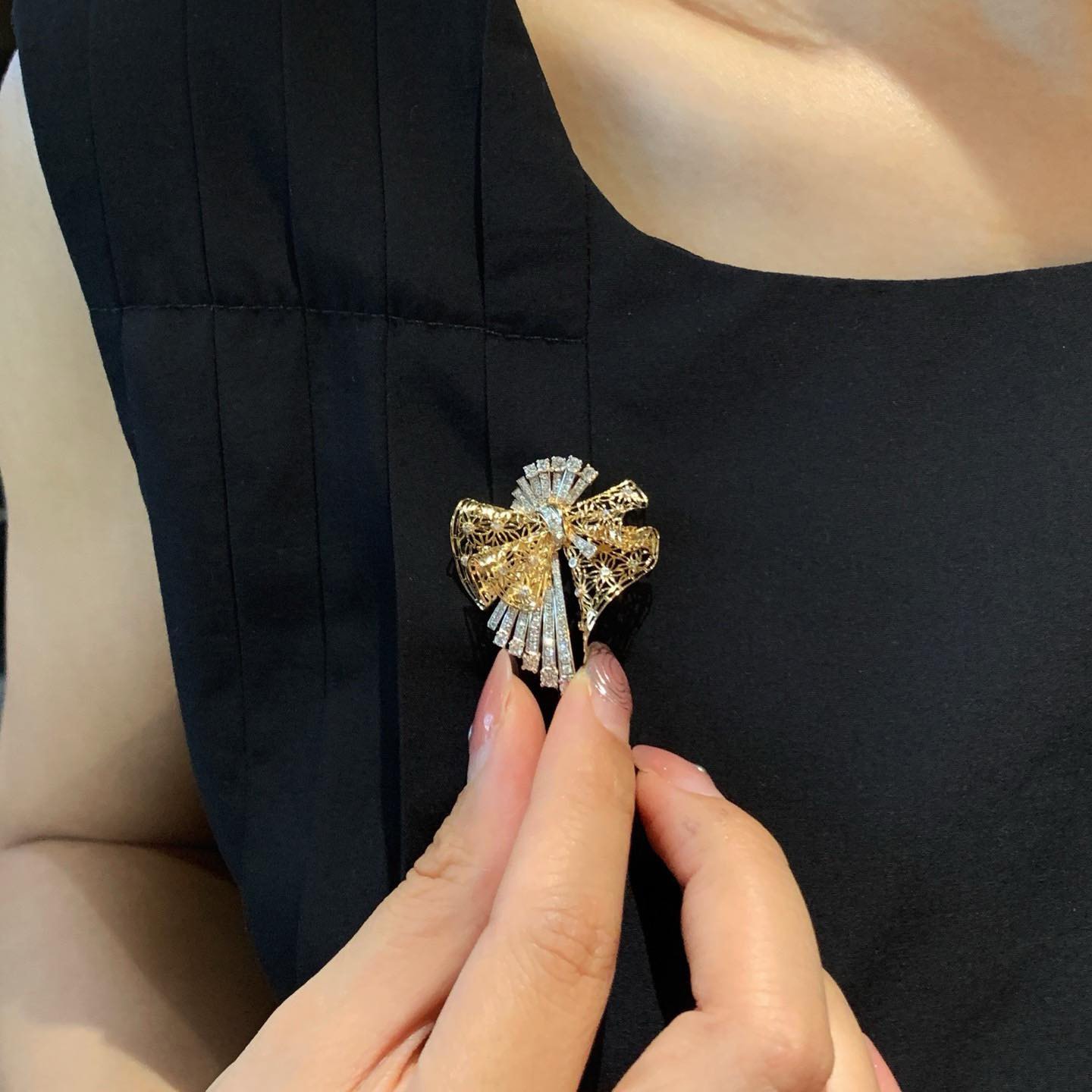 18K天然鑽石-分色工藝胸針墜飾兩用款