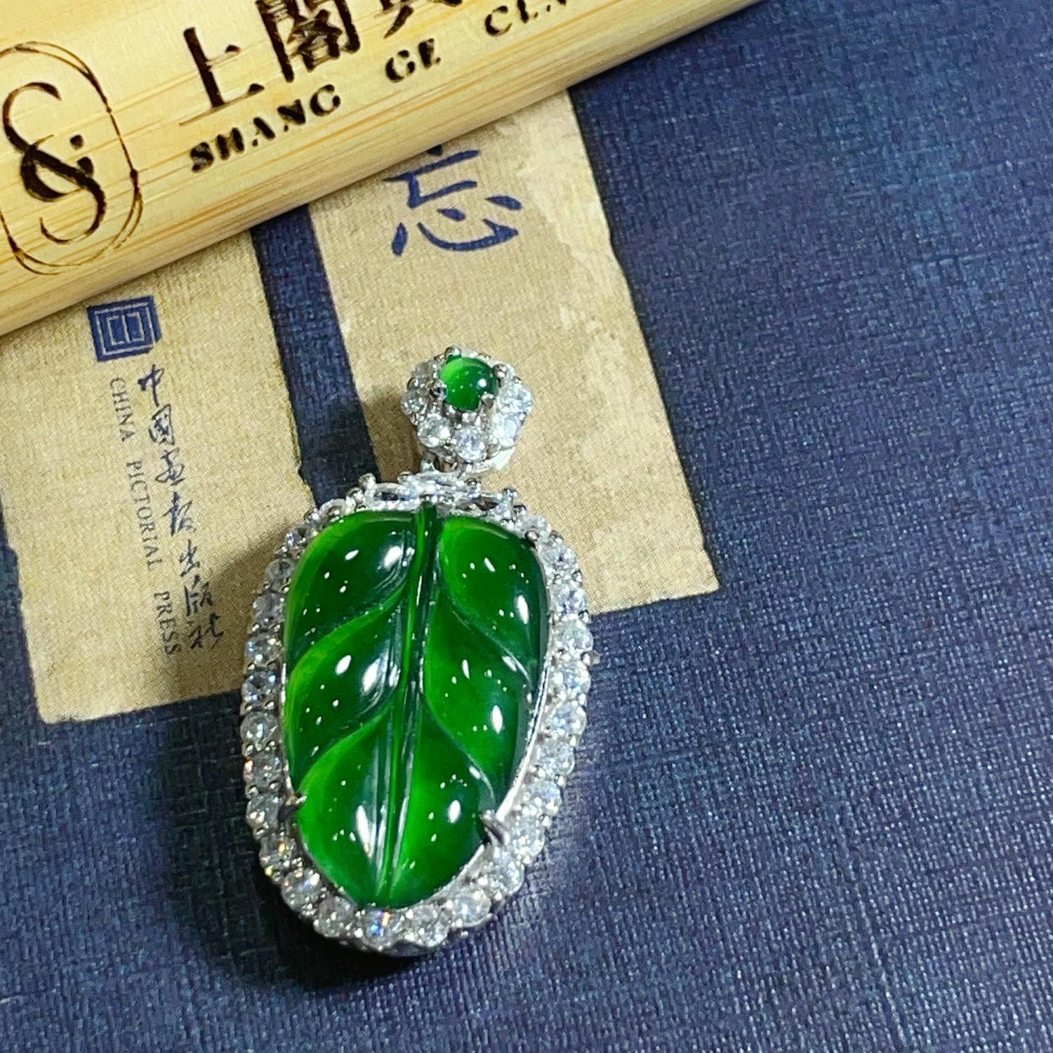 天然翡翠-A貨翡翠綠葉造型墜飾