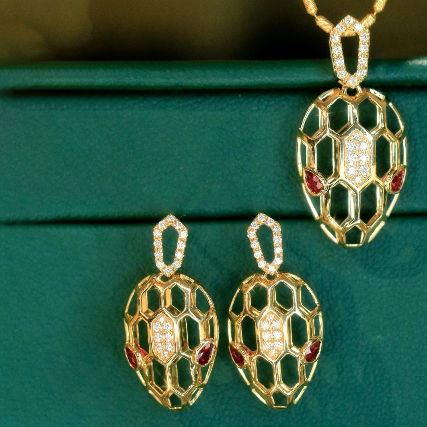 18K天然鑽石-精品靈蛇耳環/墜飾 - 第7張圖 18K天然鑽石-精品靈蛇耳環/墜飾