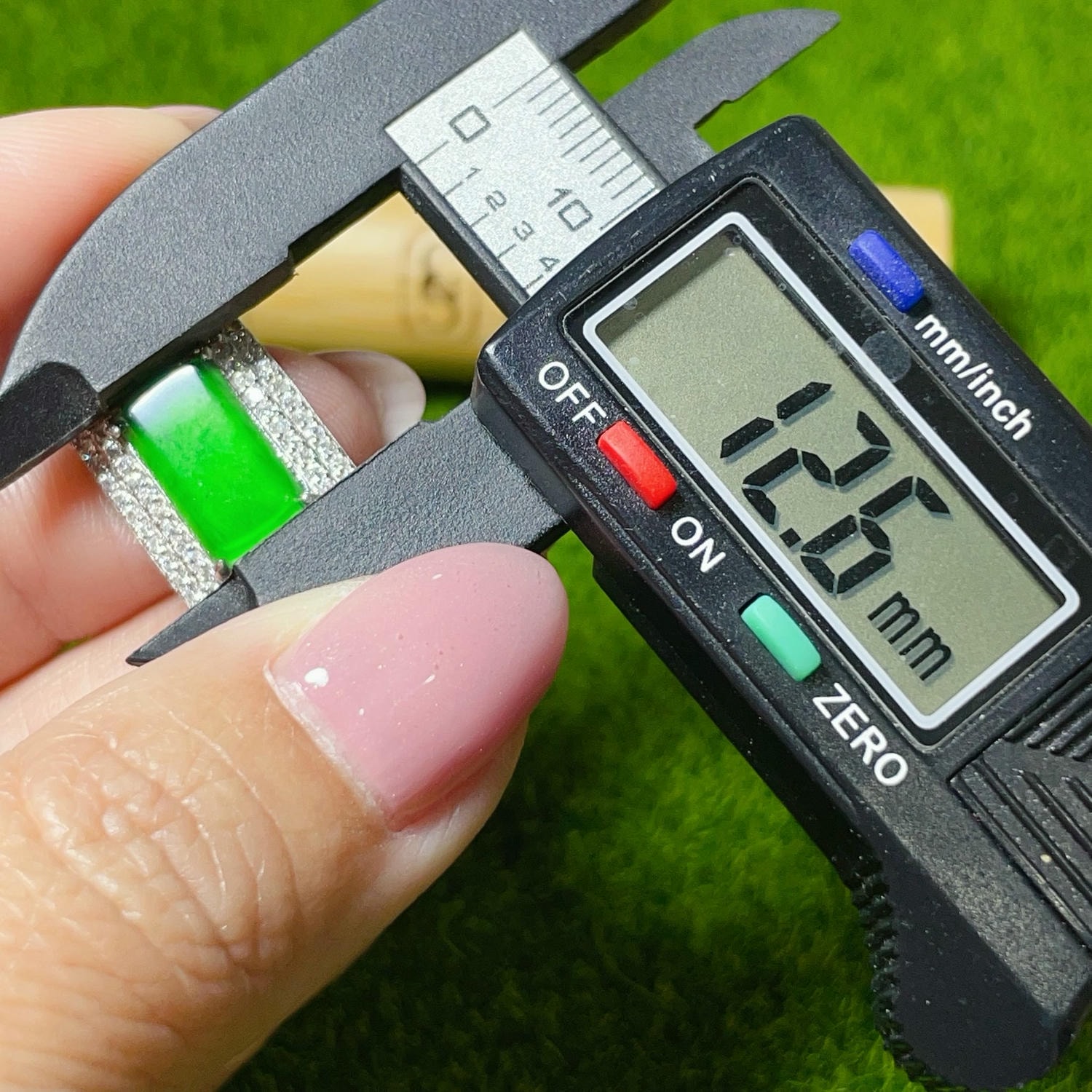 天然翡翠-A貨翡翠小無事牌墜飾