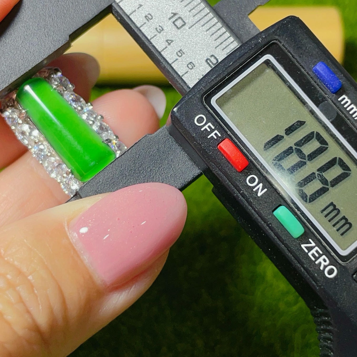 天然翡翠-A貨翡翠無事牌造型墜飾