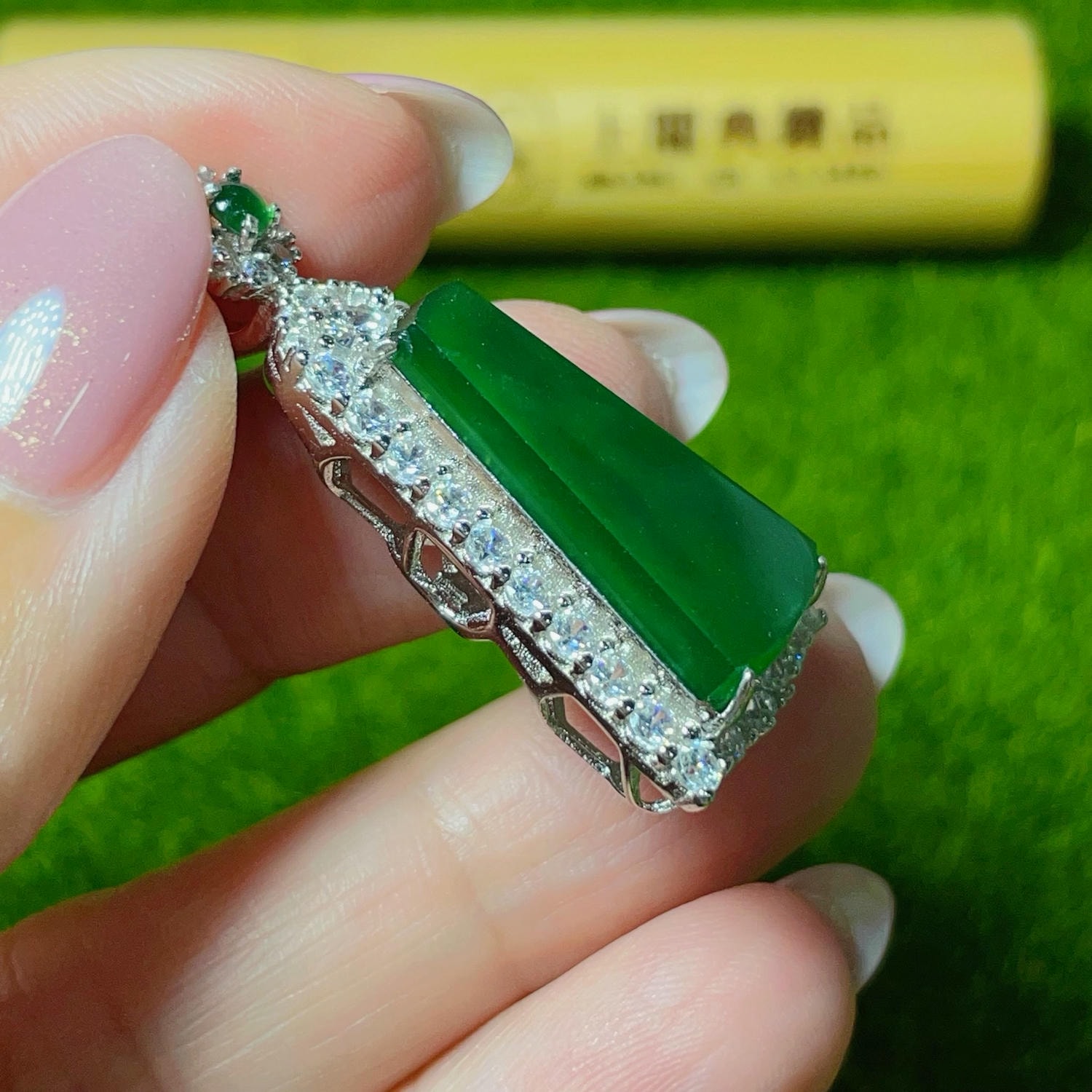 天然翡翠-A貨翡翠大器無事牌墜飾