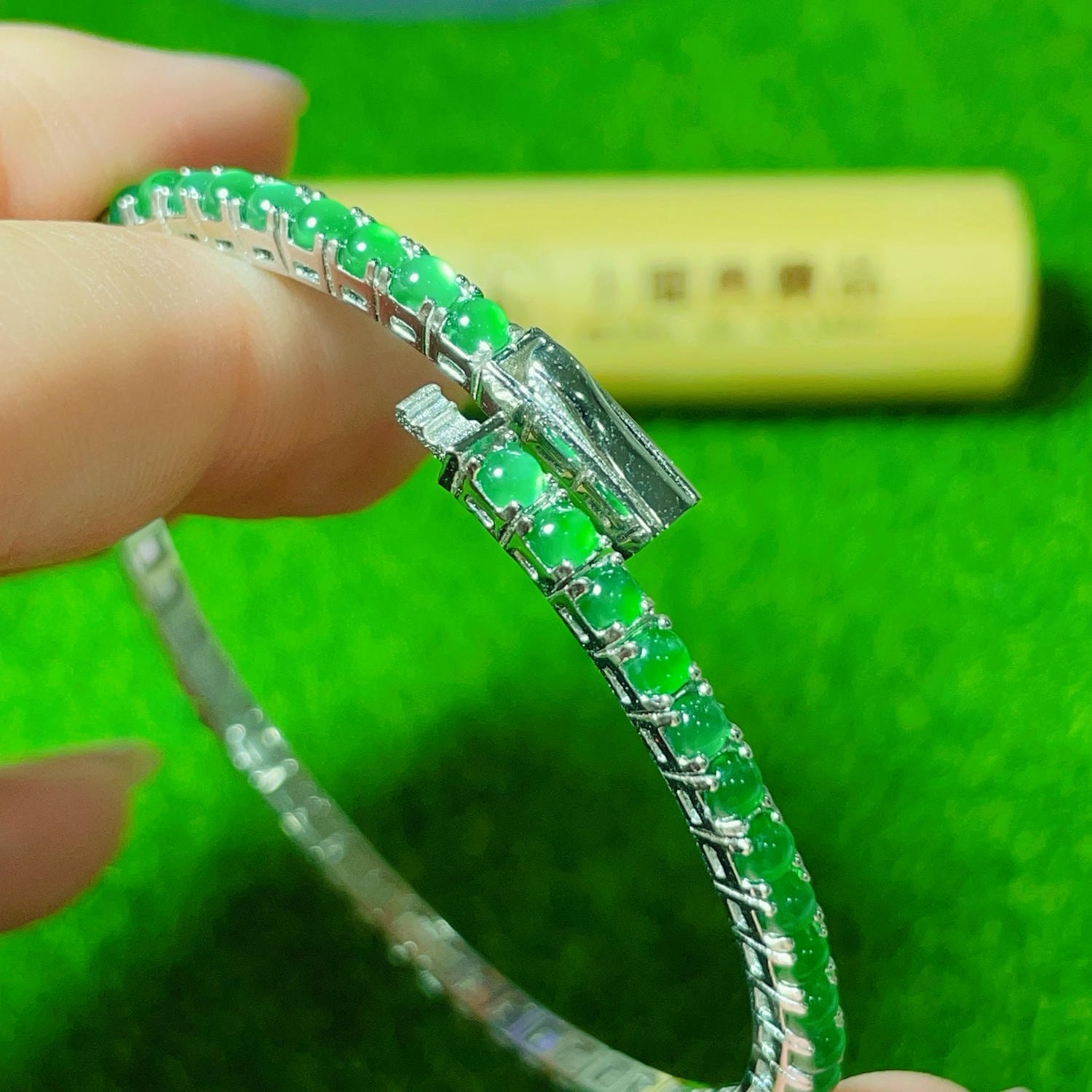 天然翡翠-A貨翡翠放光蛋面手鐲