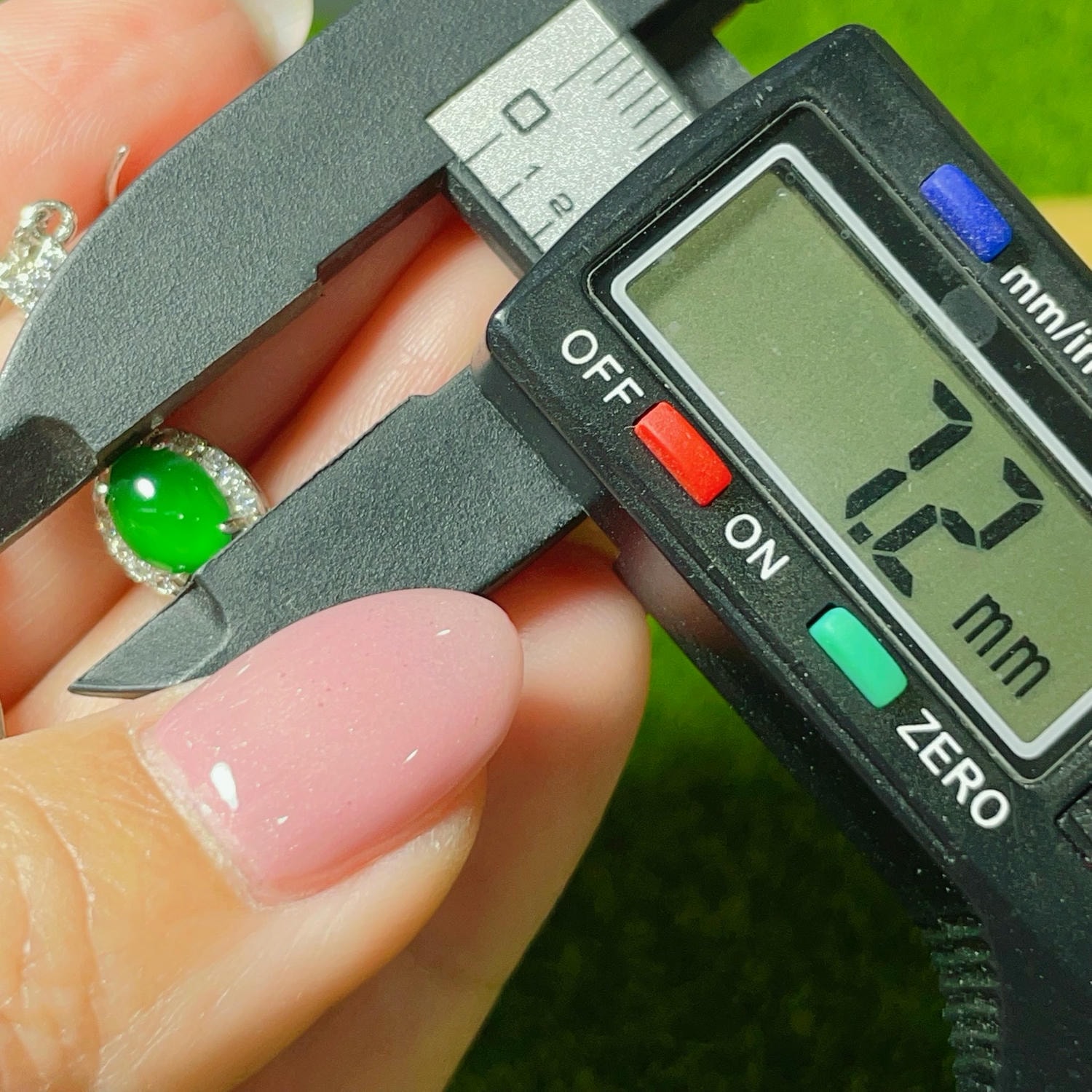 天然翡翠-A貨翡翠放光蛋大面耳環