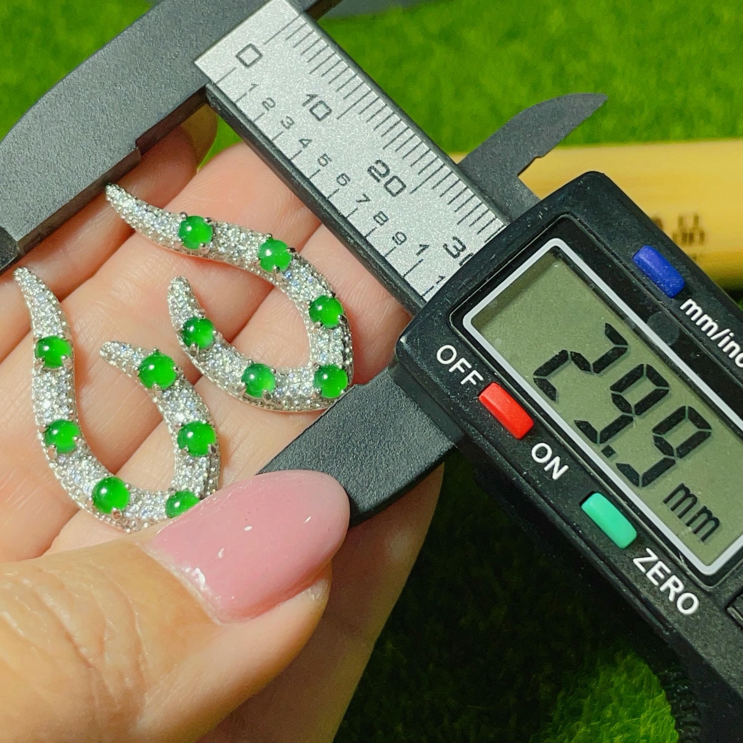 天然翡翠-A貨翡翠放光蛋大面耳環