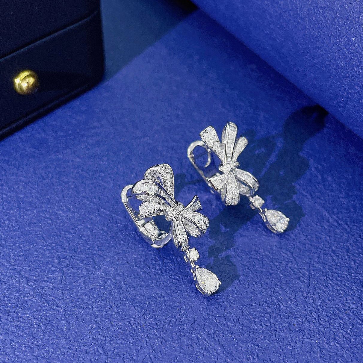 18K天然鑽石-蝴蝶垂墜搖曳耳環 - 第1張圖 18K天然鑽石-蝴蝶垂墜搖曳耳環