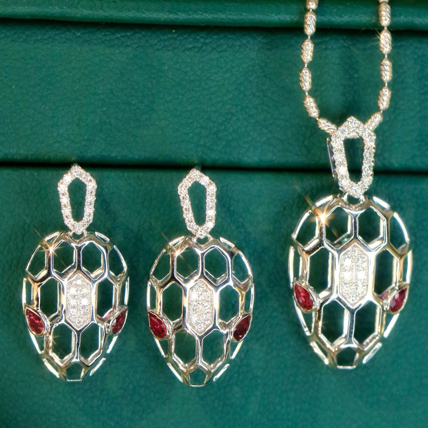 18K天然鑽石-精品靈蛇耳環/墜飾 - 第8張圖 18K天然鑽石-精品靈蛇耳環/墜飾