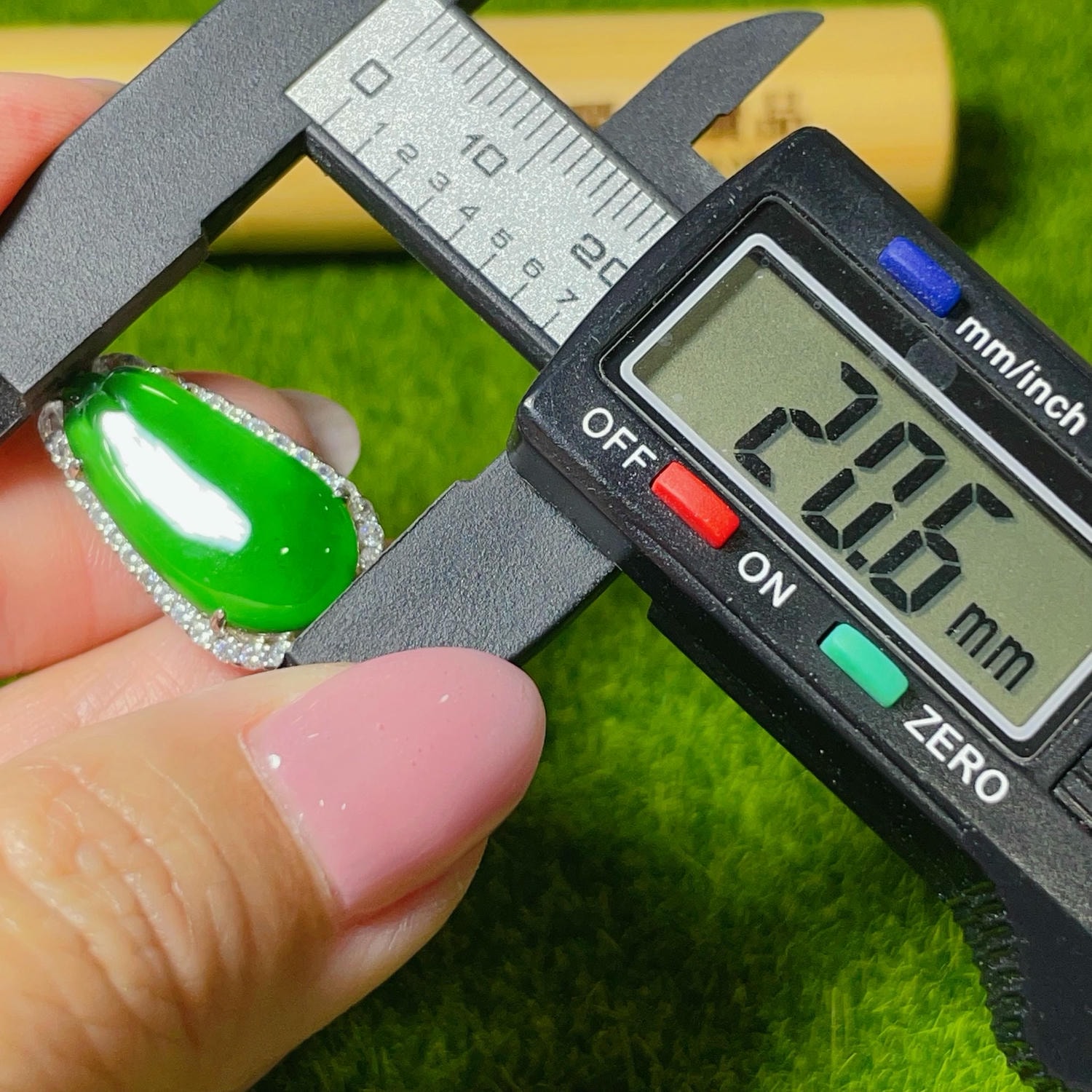 天然翡翠-A貨翡翠福瓜造型墜飾