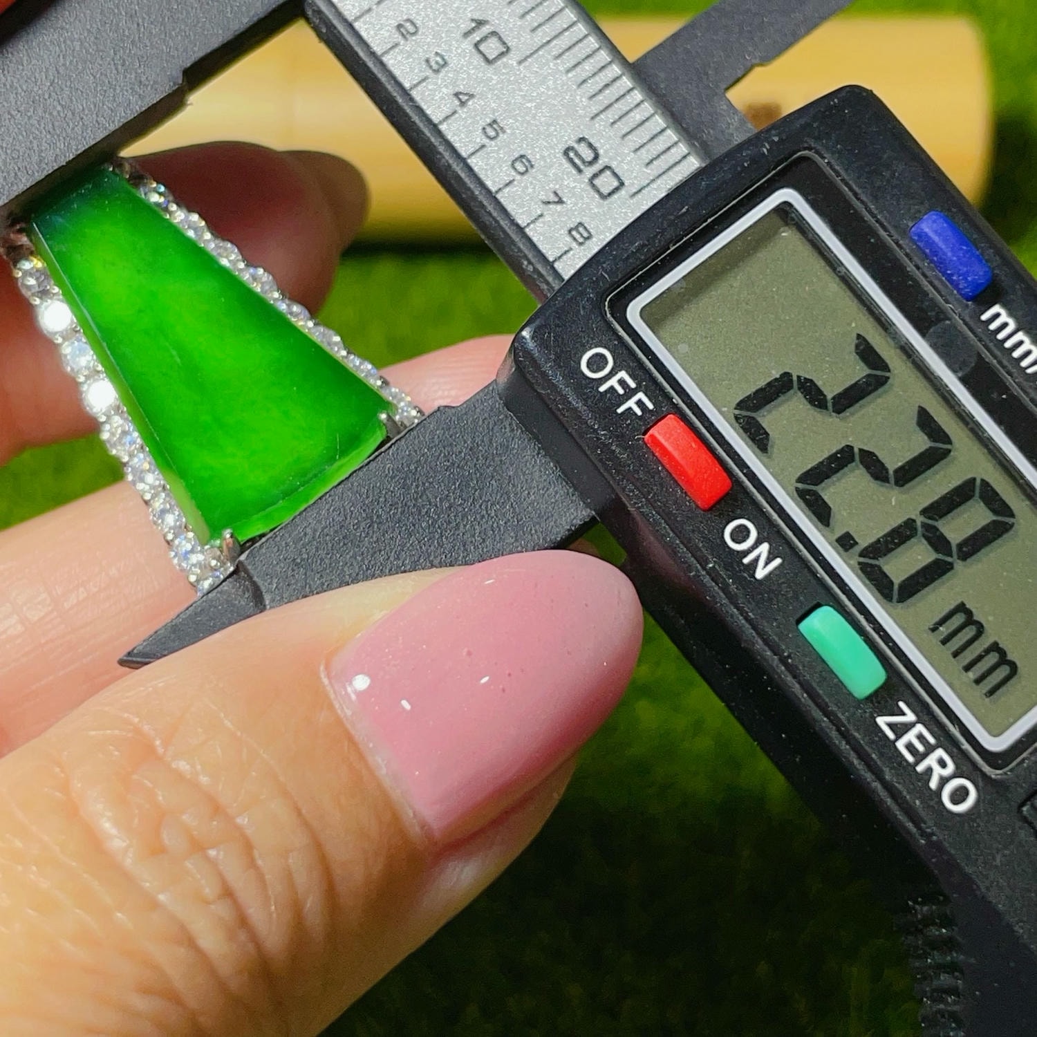 天然翡翠-A貨翡翠大器無事牌墜飾