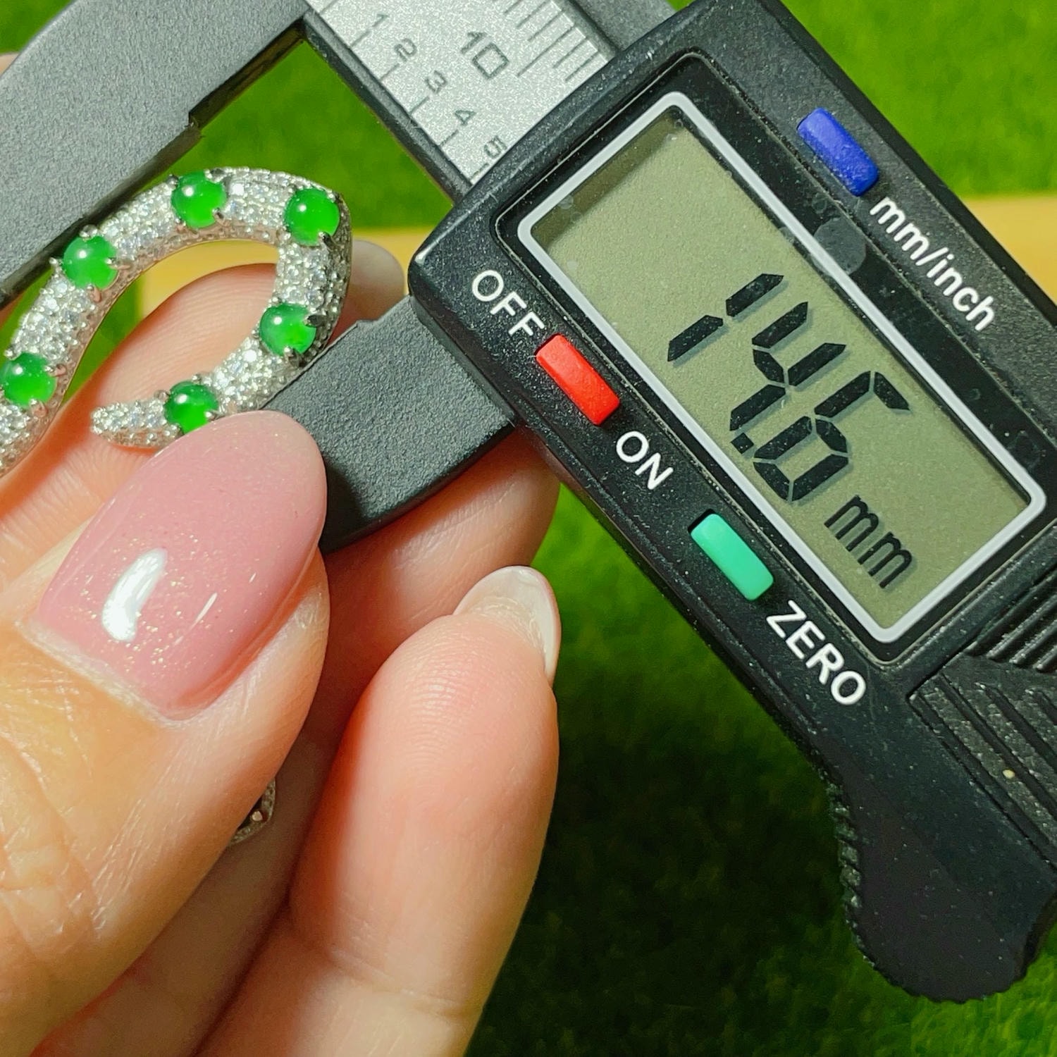 天然翡翠-A貨翡翠放光蛋大面耳環