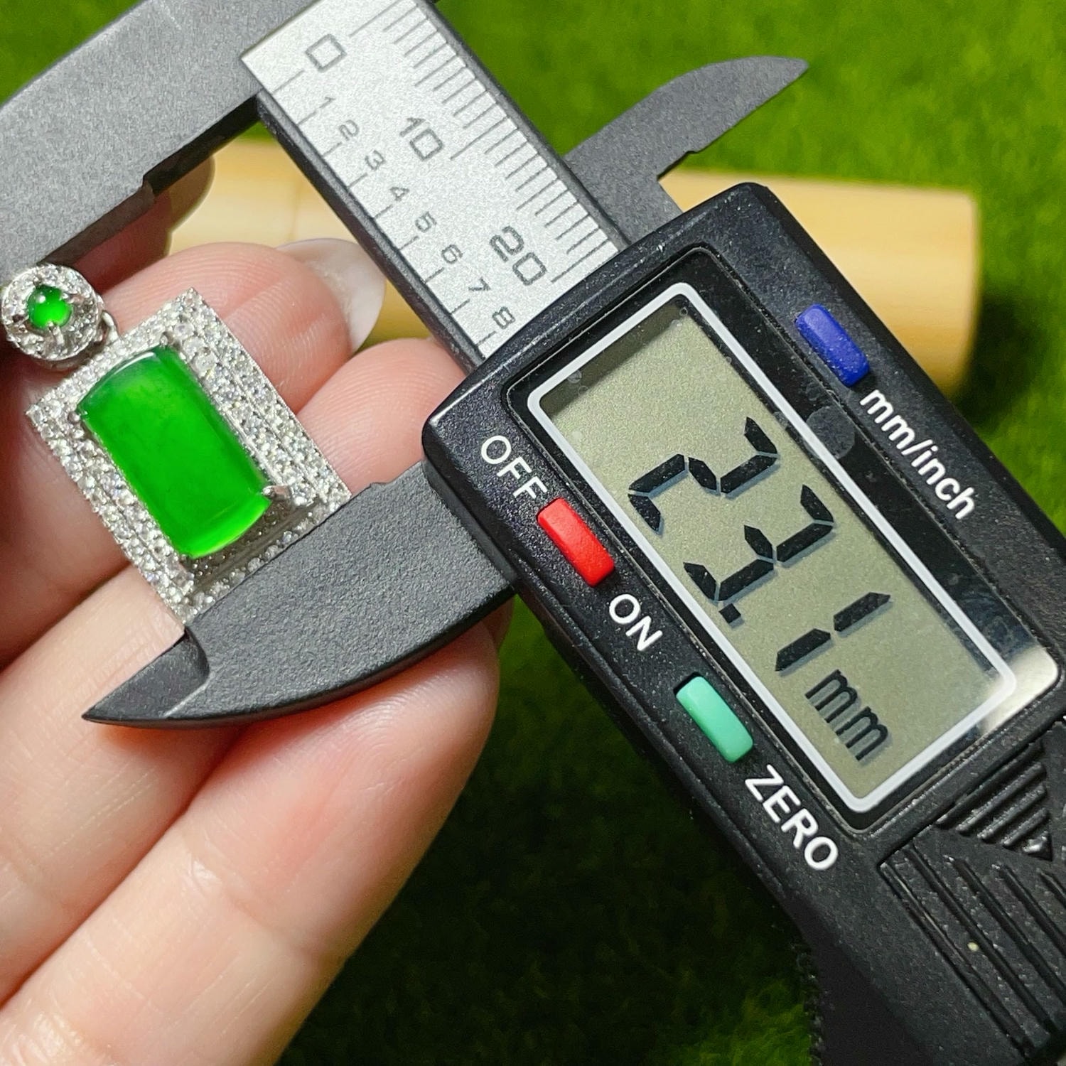 天然翡翠-A貨翡翠小無事牌墜飾