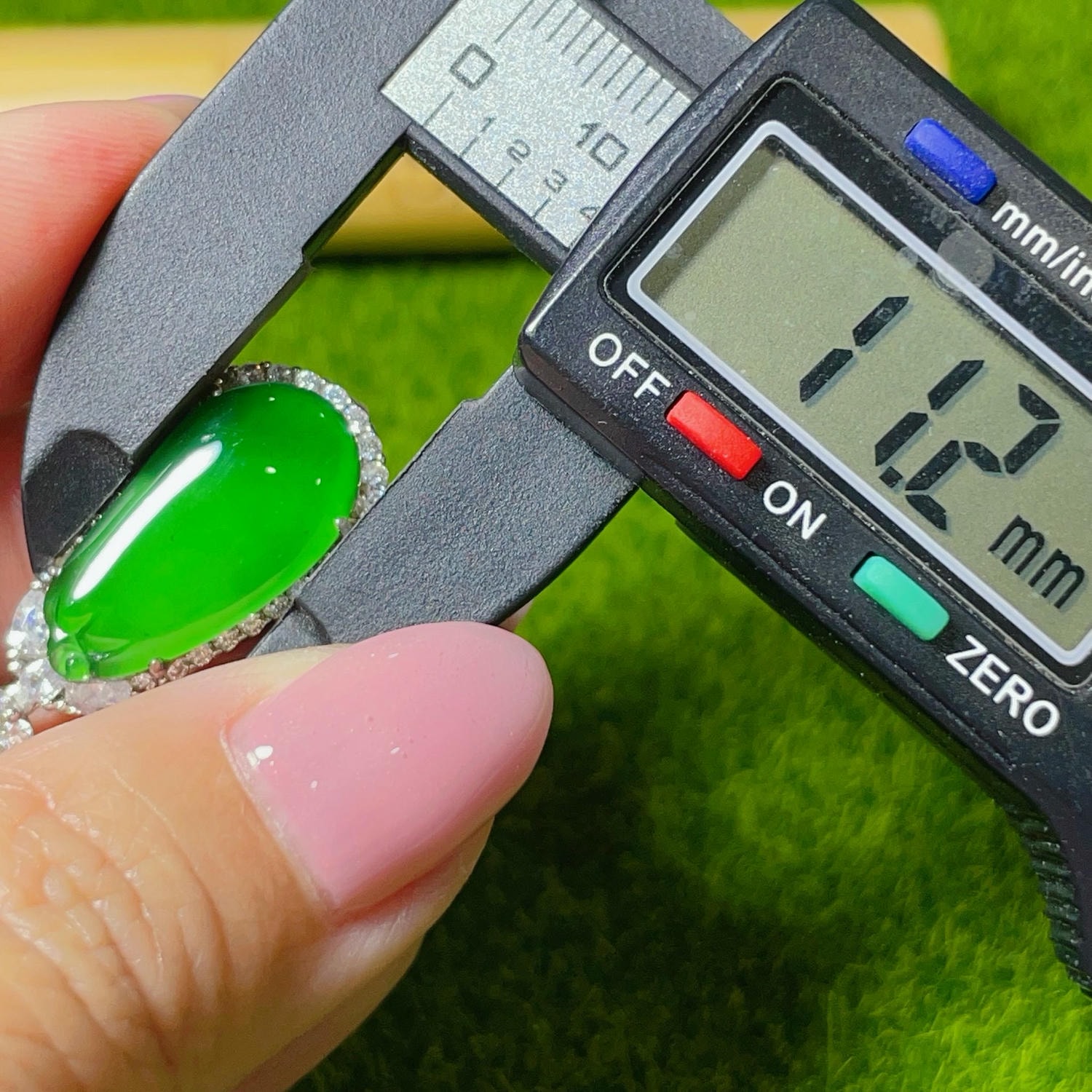 天然翡翠-A貨翡翠福瓜造型墜飾