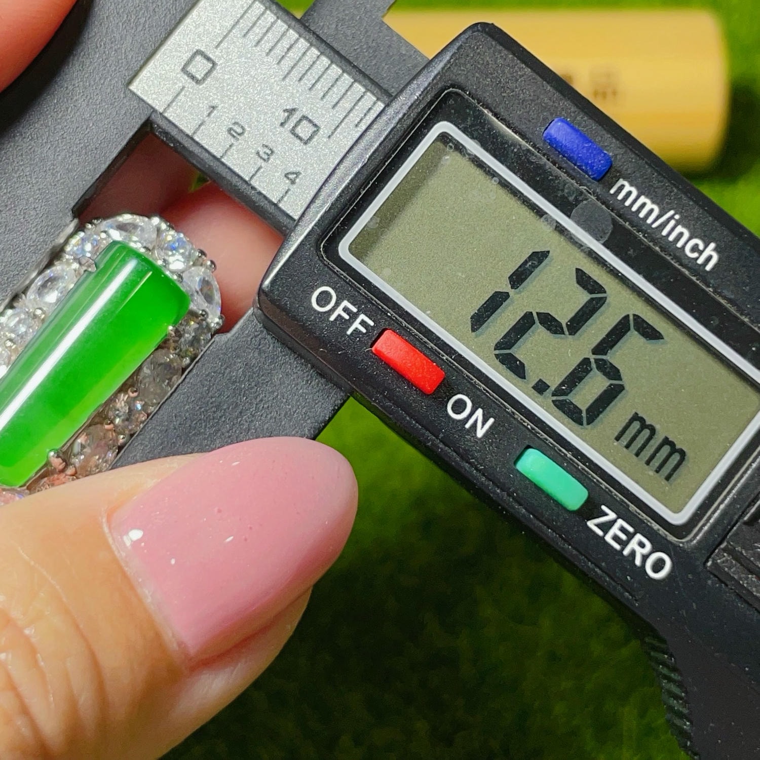 天然翡翠-A貨翡翠無事牌造型墜飾