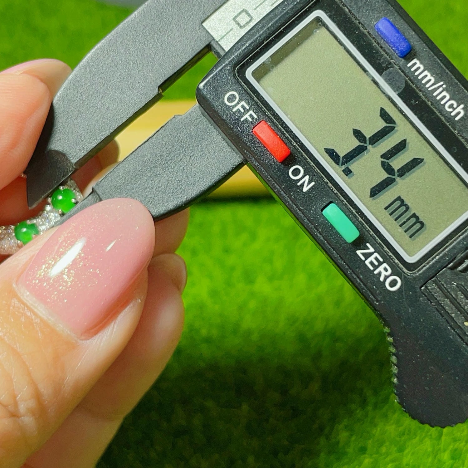 天然翡翠-A貨翡翠放光蛋大面耳環