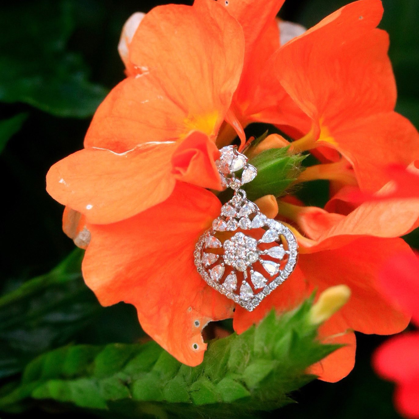 18K天然鑽石-豪華水滴造型耳環