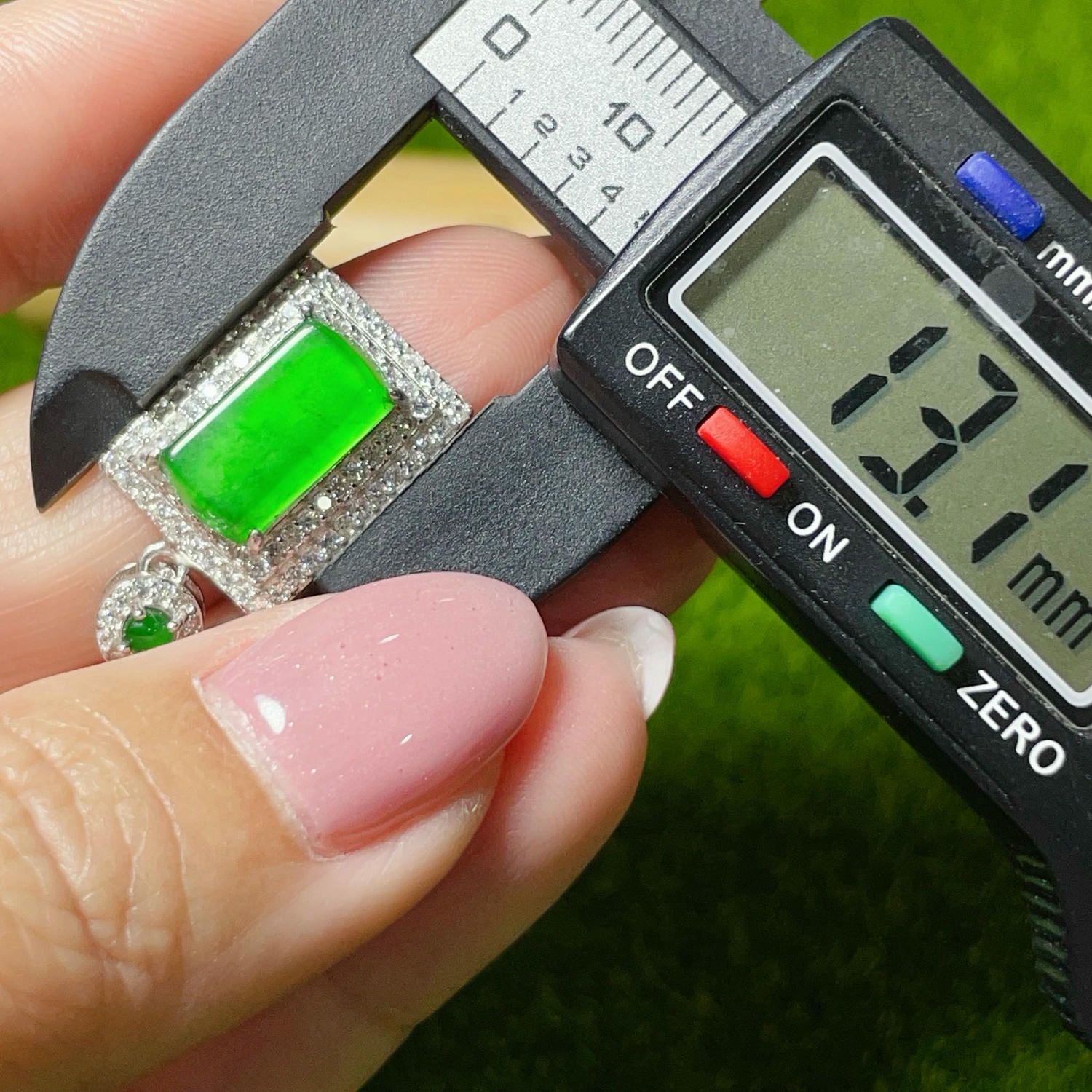 天然翡翠-A貨翡翠小無事牌墜飾