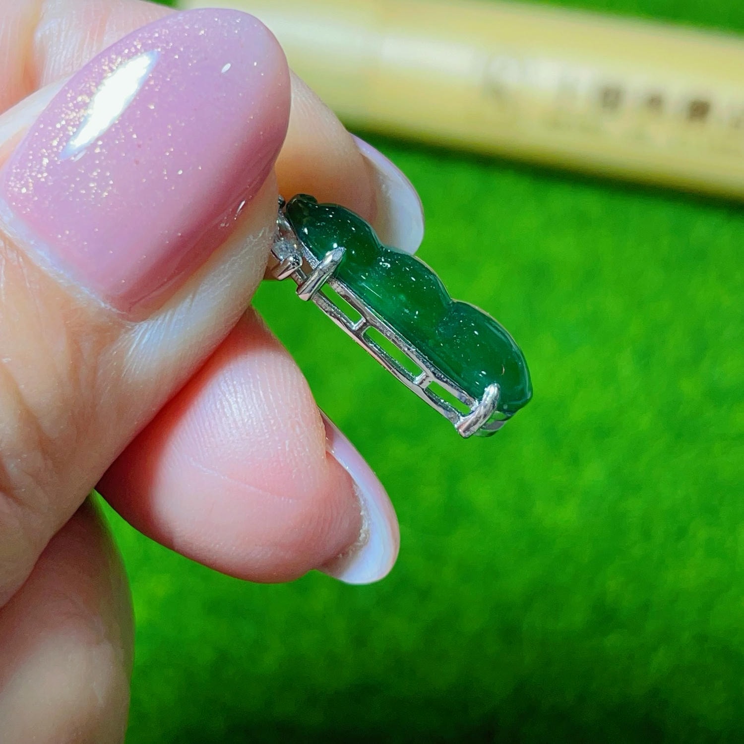 天然翡翠-A貨翡翠放光大福豆耳環