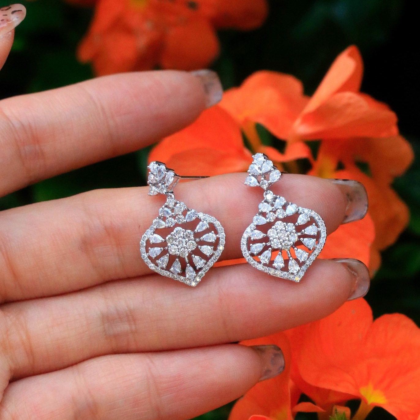 18K天然鑽石-豪華水滴造型耳環