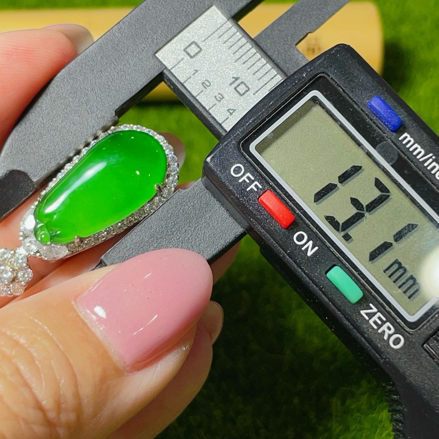 天然翡翠-A貨翡翠福瓜造型墜飾