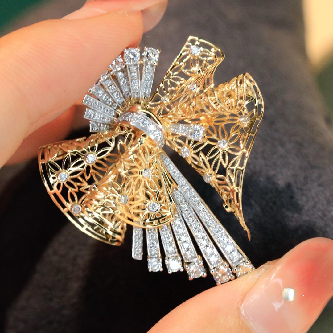 18K天然鑽石-分色工藝胸針墜飾兩用款