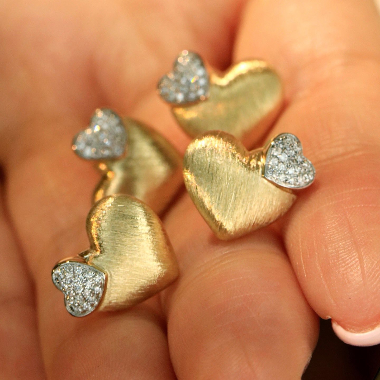 18K天然鑽石-大尺寸拉絲愛心耳環