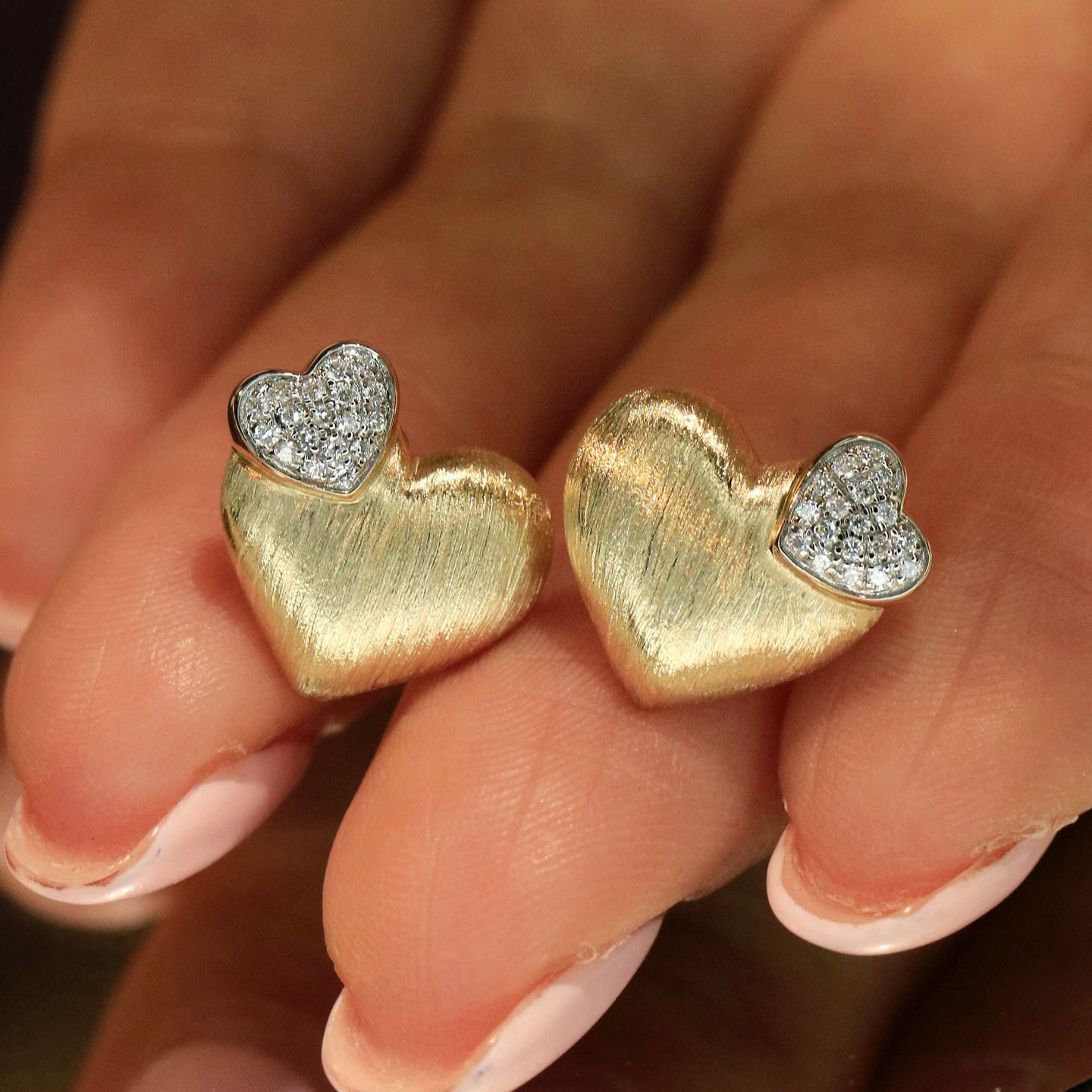 18K天然鑽石-大尺寸拉絲愛心耳環