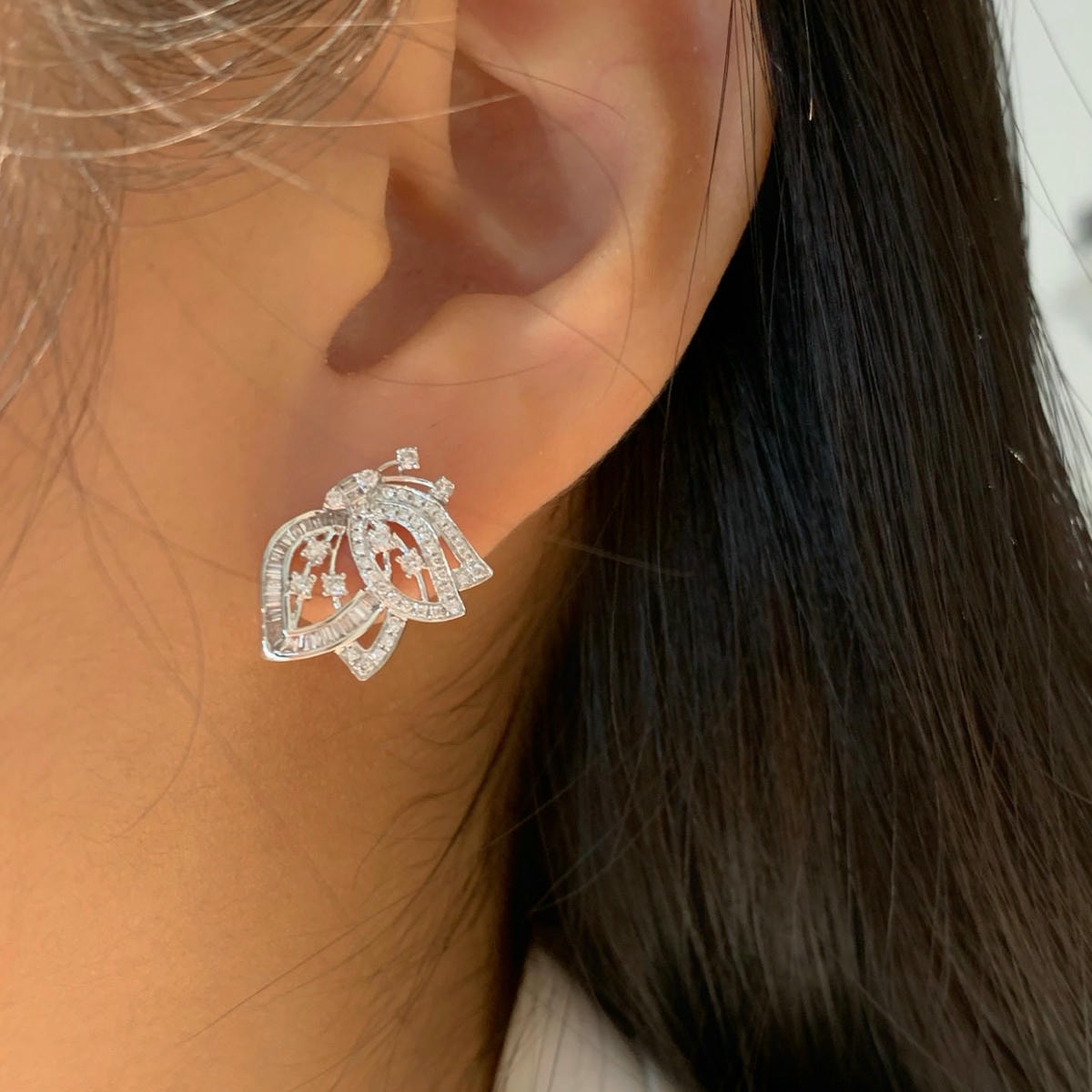 18K天然鑽石-靈動飛舞蝴蝶耳環