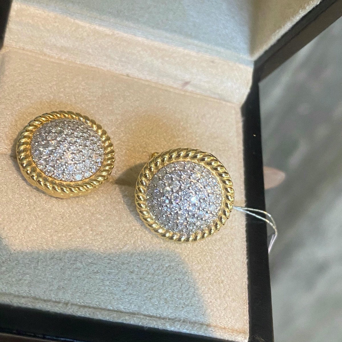 18K天然鑽石-麻花邊圓帽耳環