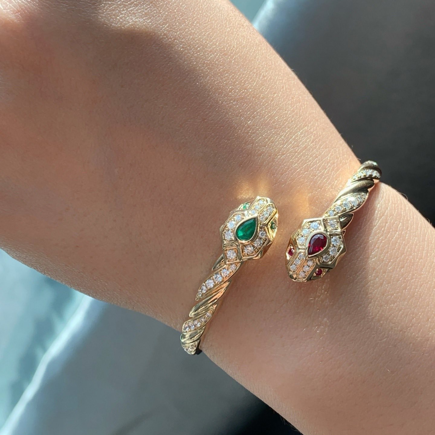 18K天然紅寶石祖母綠-霸氣雙蛇手鐲