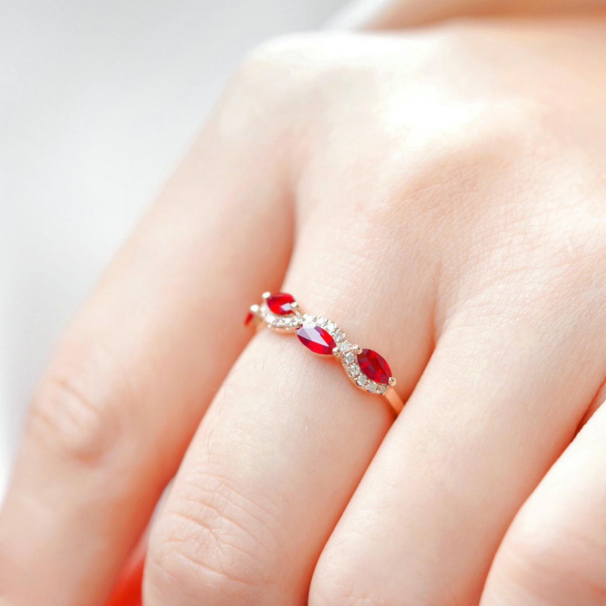 18K天然紅寶石-交叉波浪氣質戒指