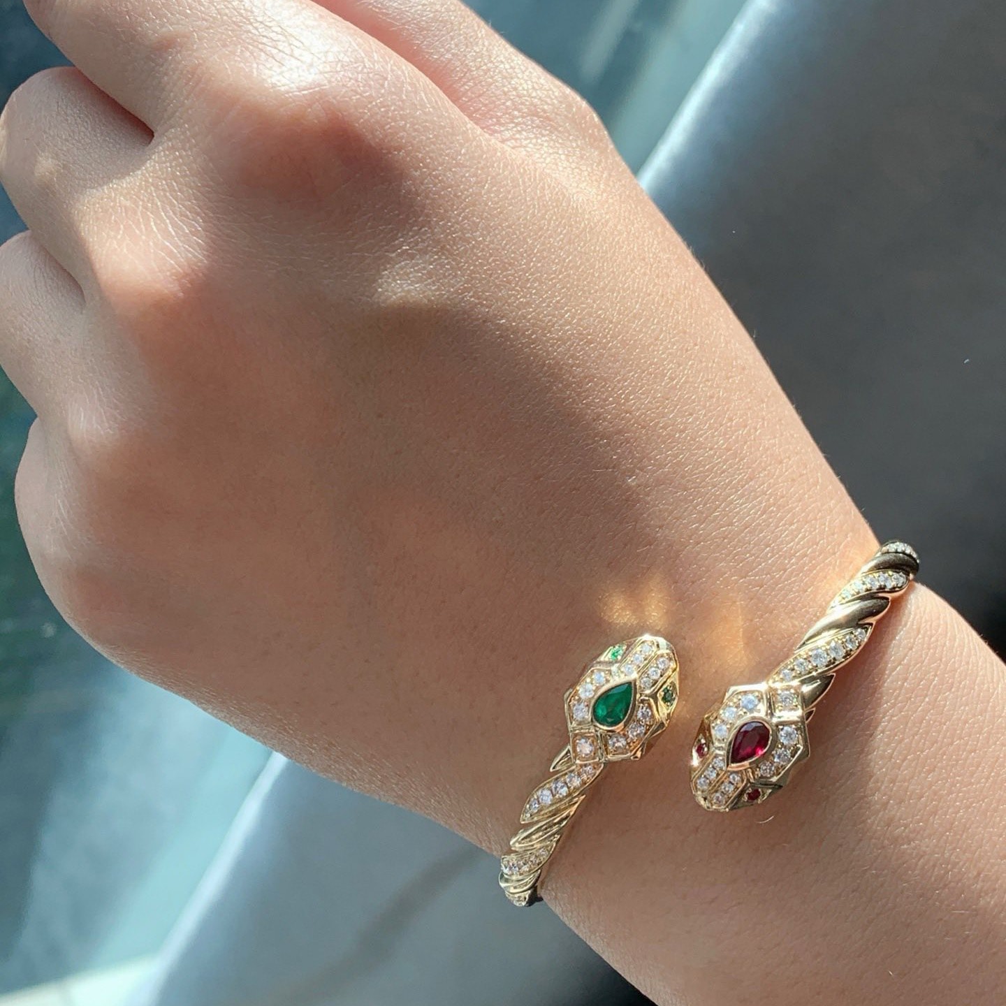 18K天然紅寶石祖母綠-霸氣雙蛇手鐲 - 第11張圖 18K天然紅寶石祖母綠-霸氣雙蛇手鐲