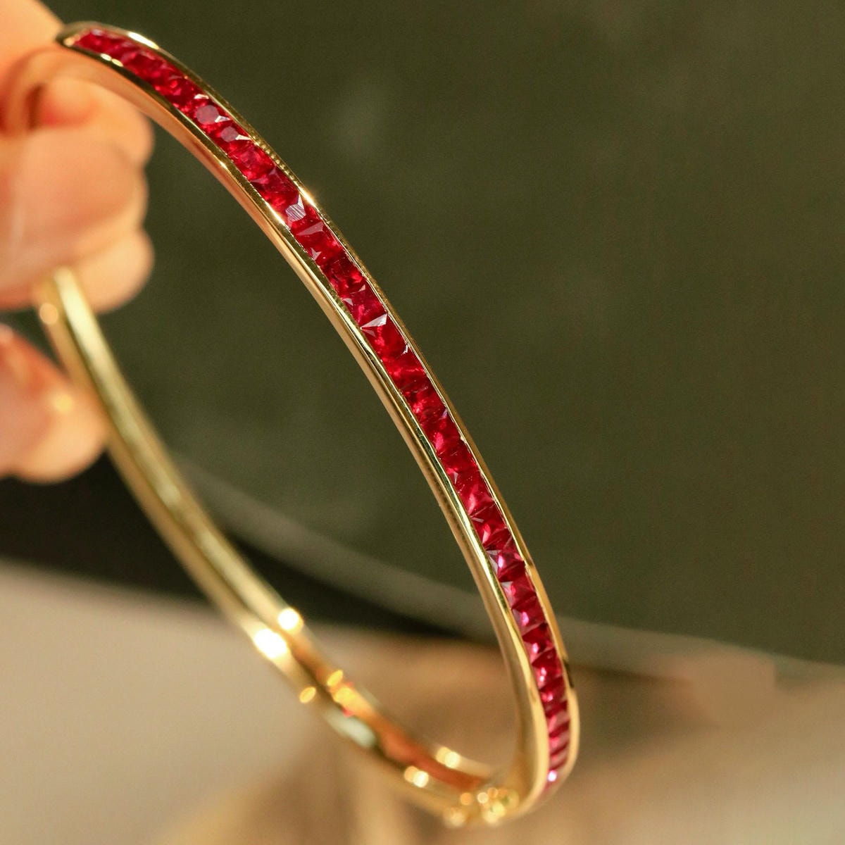 18K天然紅寶石-高雅無邊鑲嵌手鐲 - 第3張圖 18K天然紅寶石-高雅無邊鑲嵌手鐲