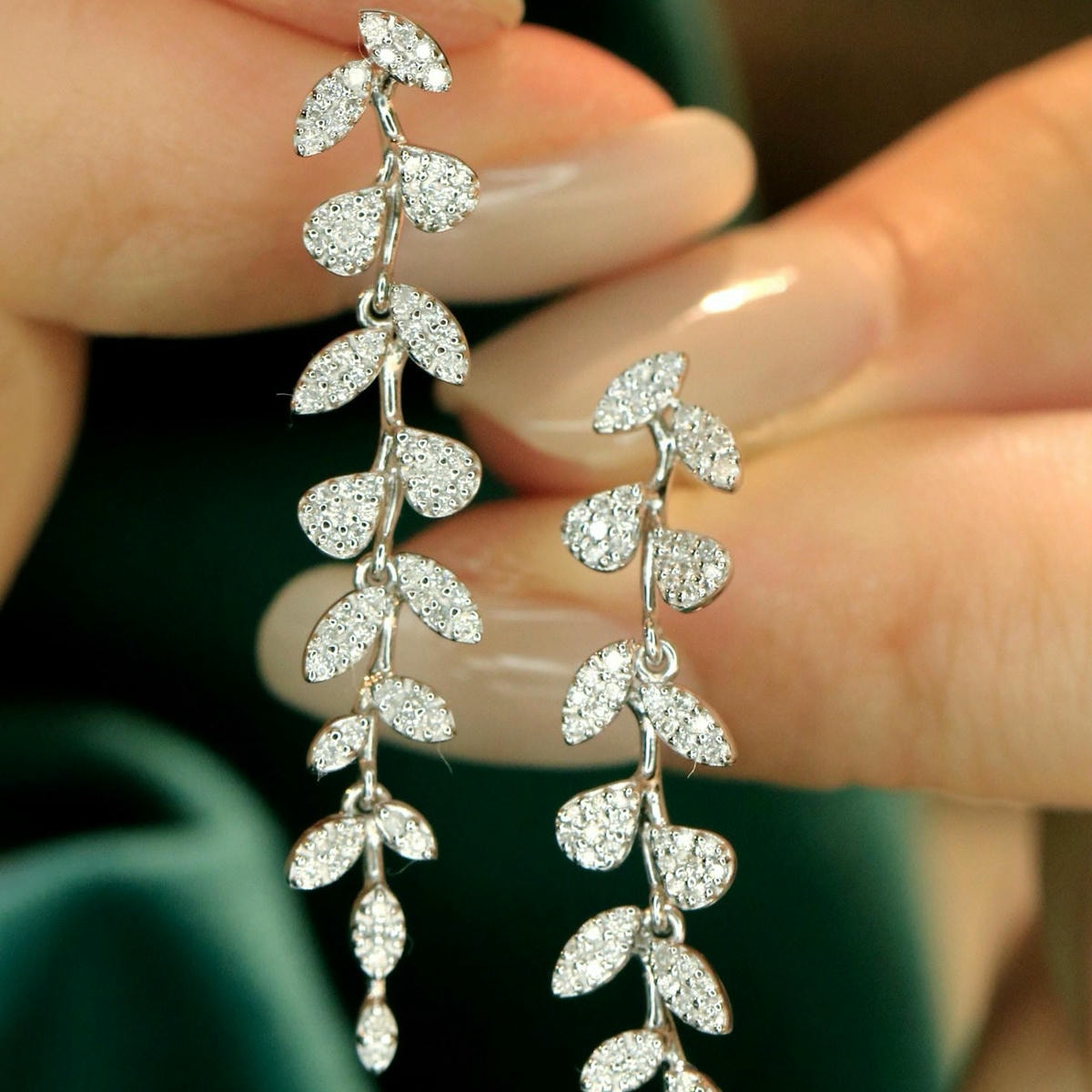 18K天然鑽石-藤蔓垂墜耳環