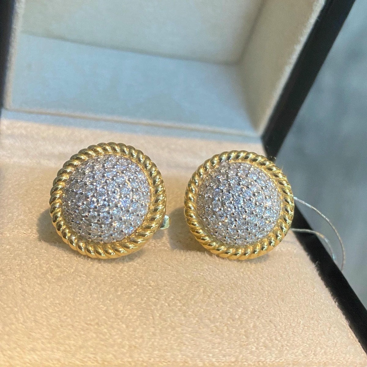 18K天然鑽石-麻花邊圓帽耳環