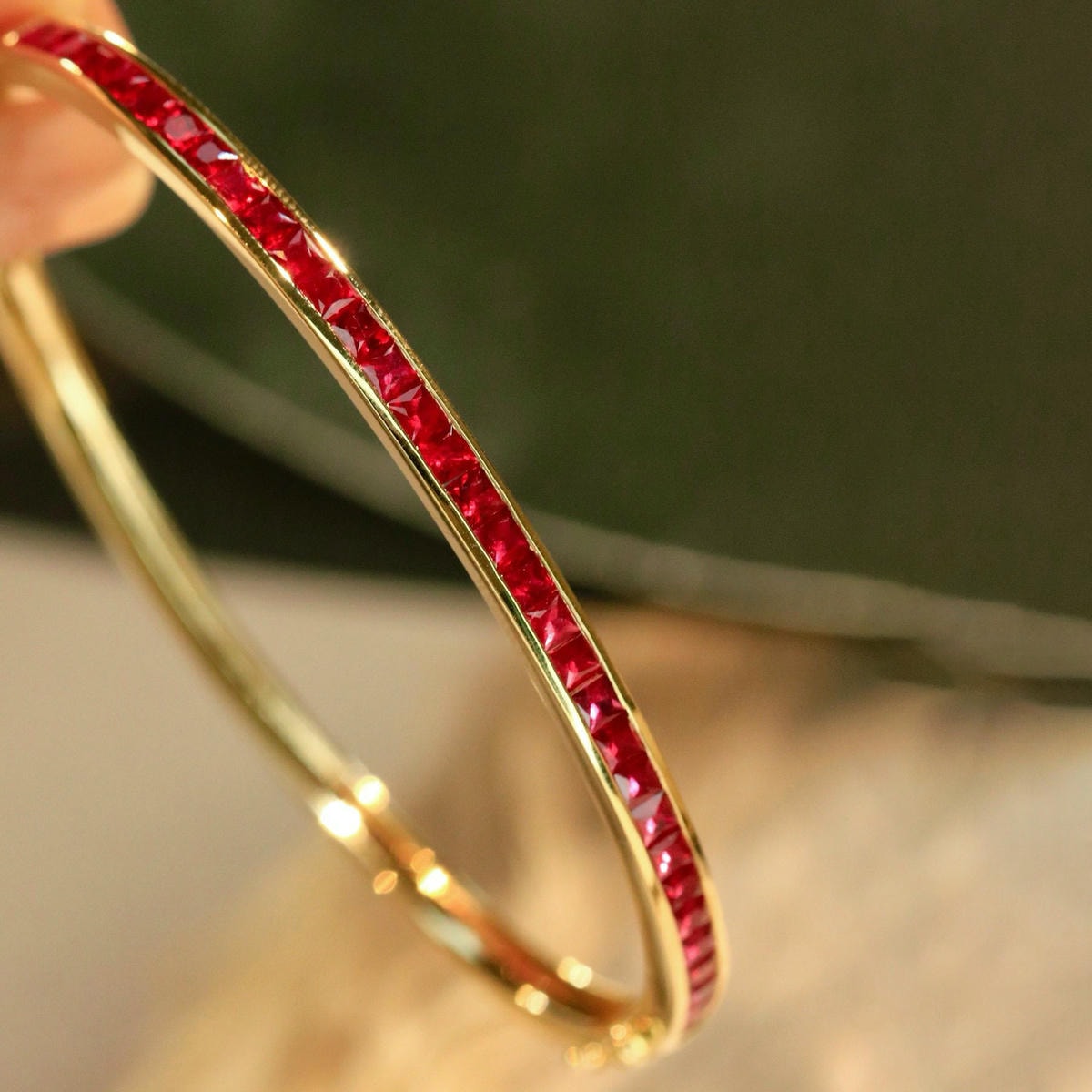 18K天然紅寶石-高雅無邊鑲嵌手鐲 - 第4張圖 18K天然紅寶石-高雅無邊鑲嵌手鐲