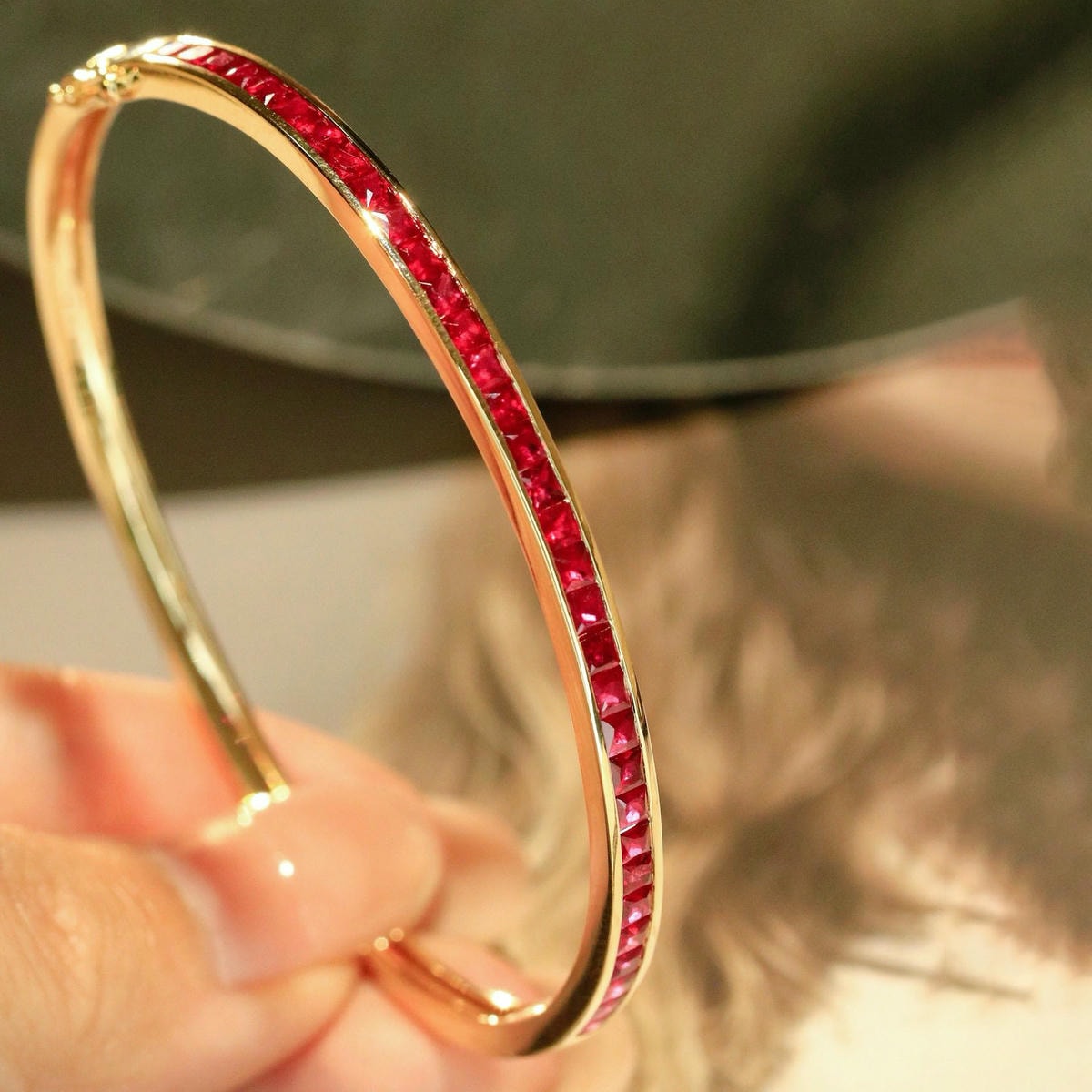 18K天然紅寶石-高雅無邊鑲嵌手鐲 - 第5張圖 18K天然紅寶石-高雅無邊鑲嵌手鐲