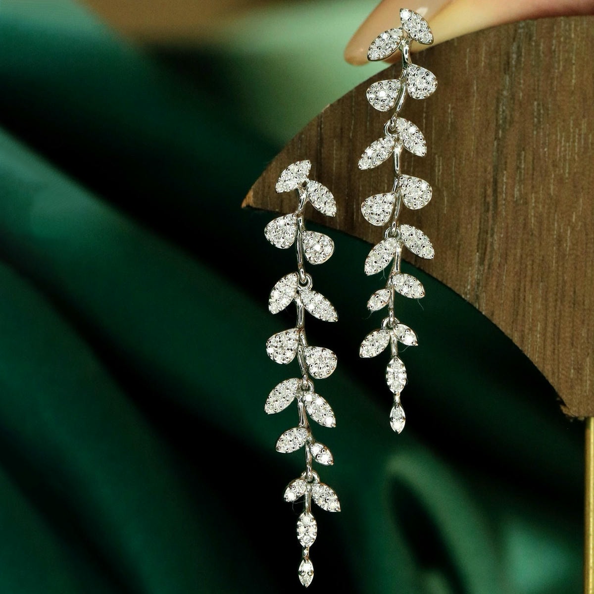 18K天然鑽石-藤蔓垂墜耳環