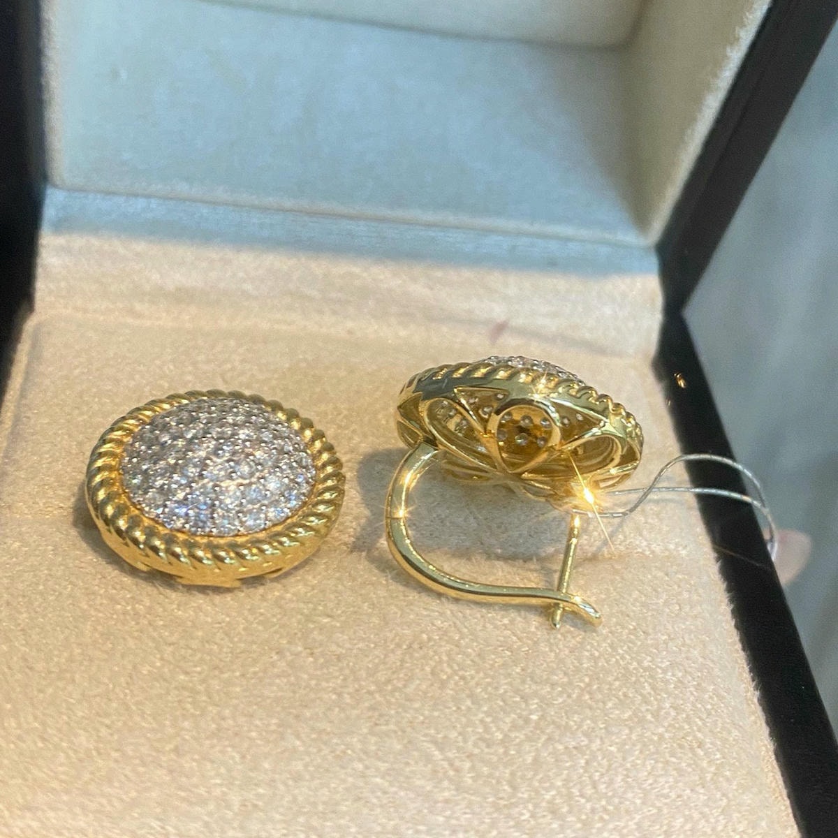 18K天然鑽石-麻花邊圓帽耳環