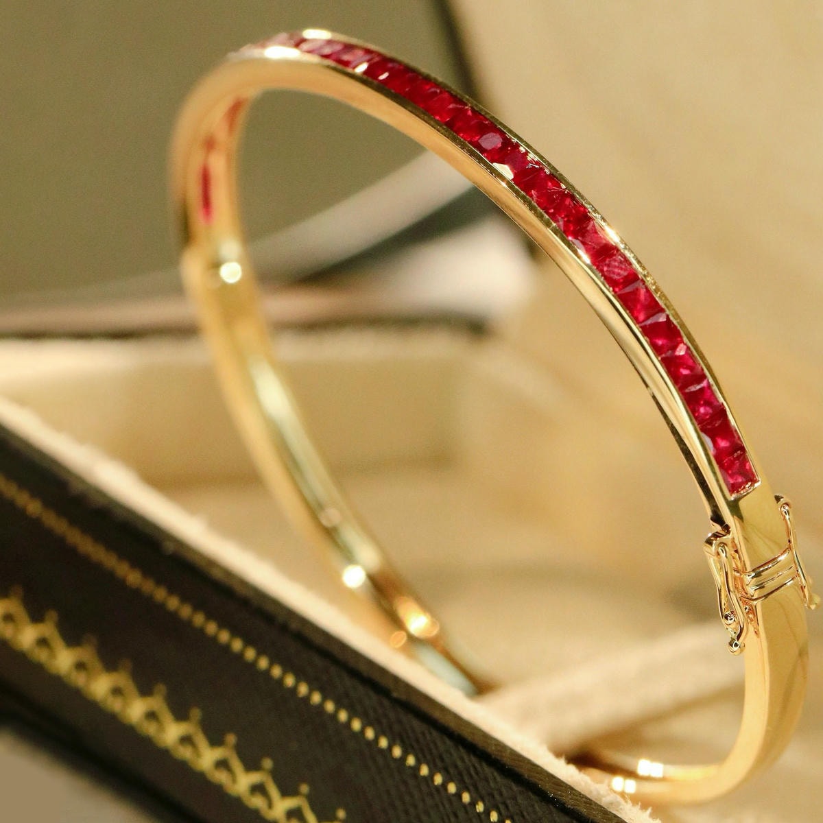 18K天然紅寶石-高雅無邊鑲嵌手鐲 - 第6張圖 18K天然紅寶石-高雅無邊鑲嵌手鐲