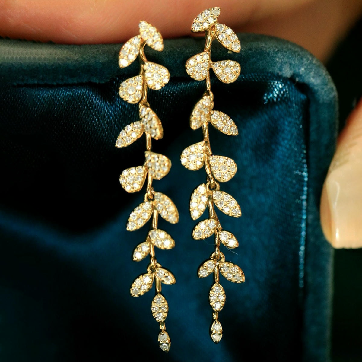 18K天然鑽石-藤蔓垂墜耳環