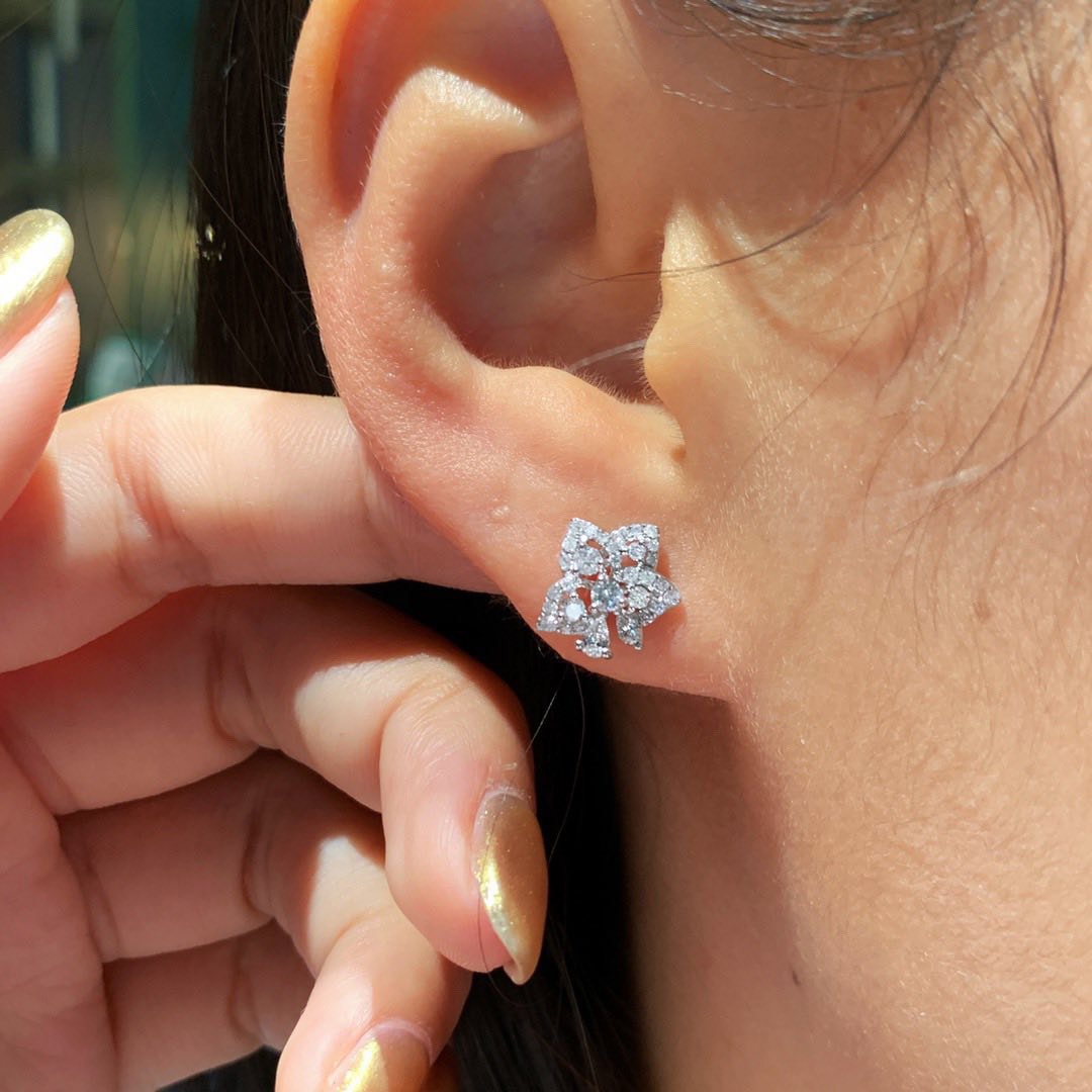 18K天然鑽石-細緻小花耳環