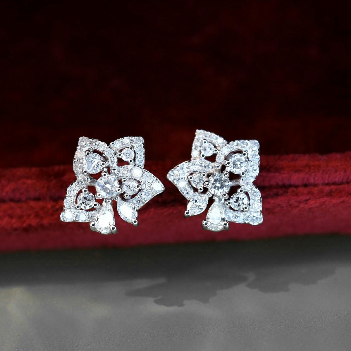 18K天然鑽石-細緻小花耳環