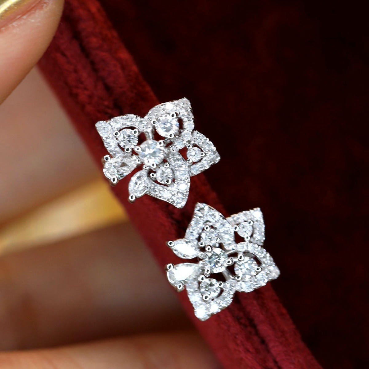 18K天然鑽石-細緻小花耳環