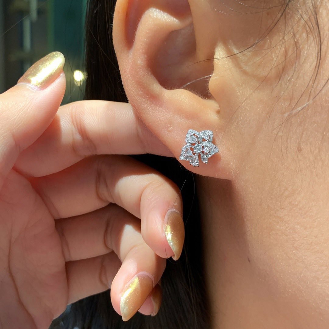 18K天然鑽石-細緻小花耳環